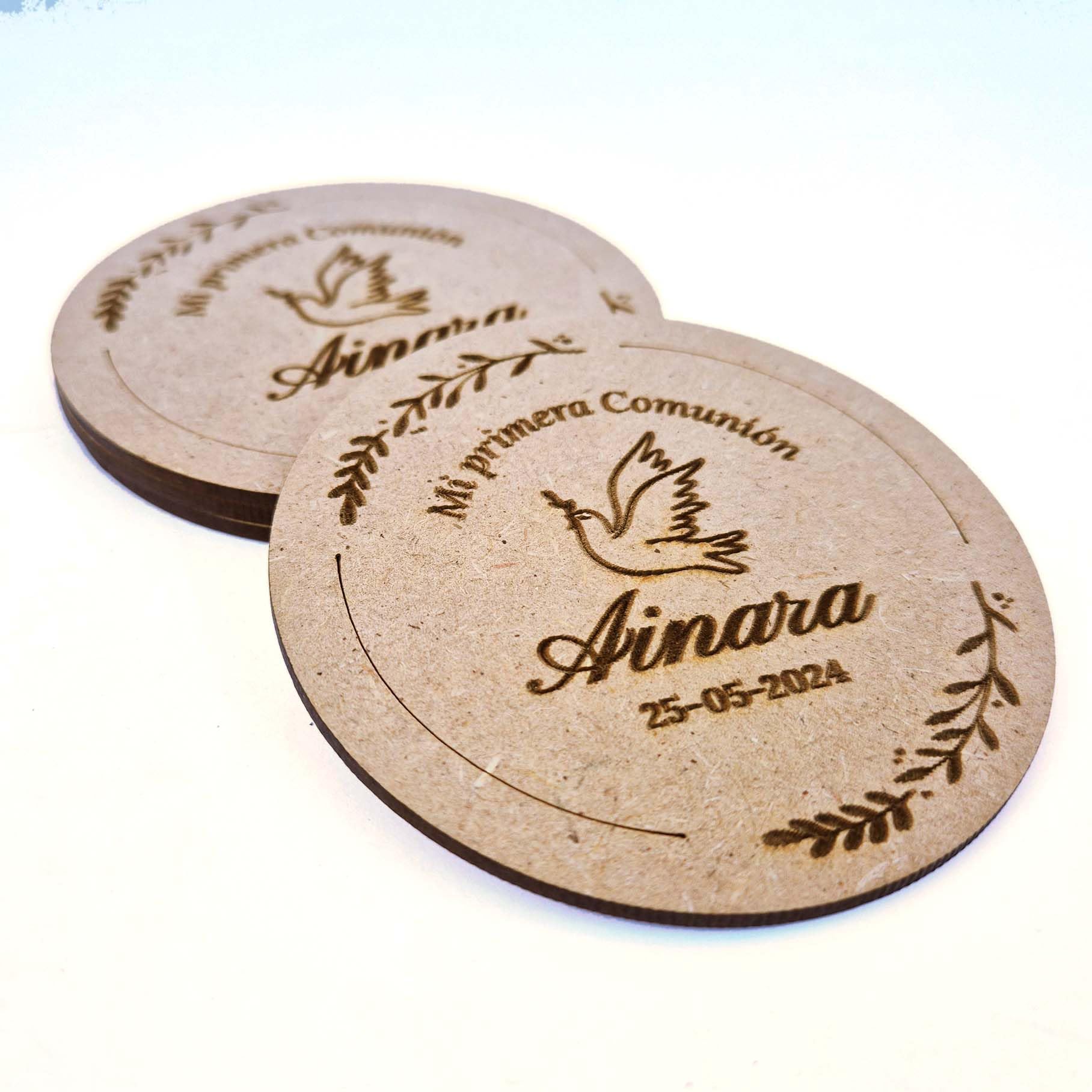 Posavasos 9cm Hecho con Madera para comunión Totalmente Personalizado con Nombre y Fecha Detalle para los Invitados Desde Solo 0,99€ la Unidad (80)