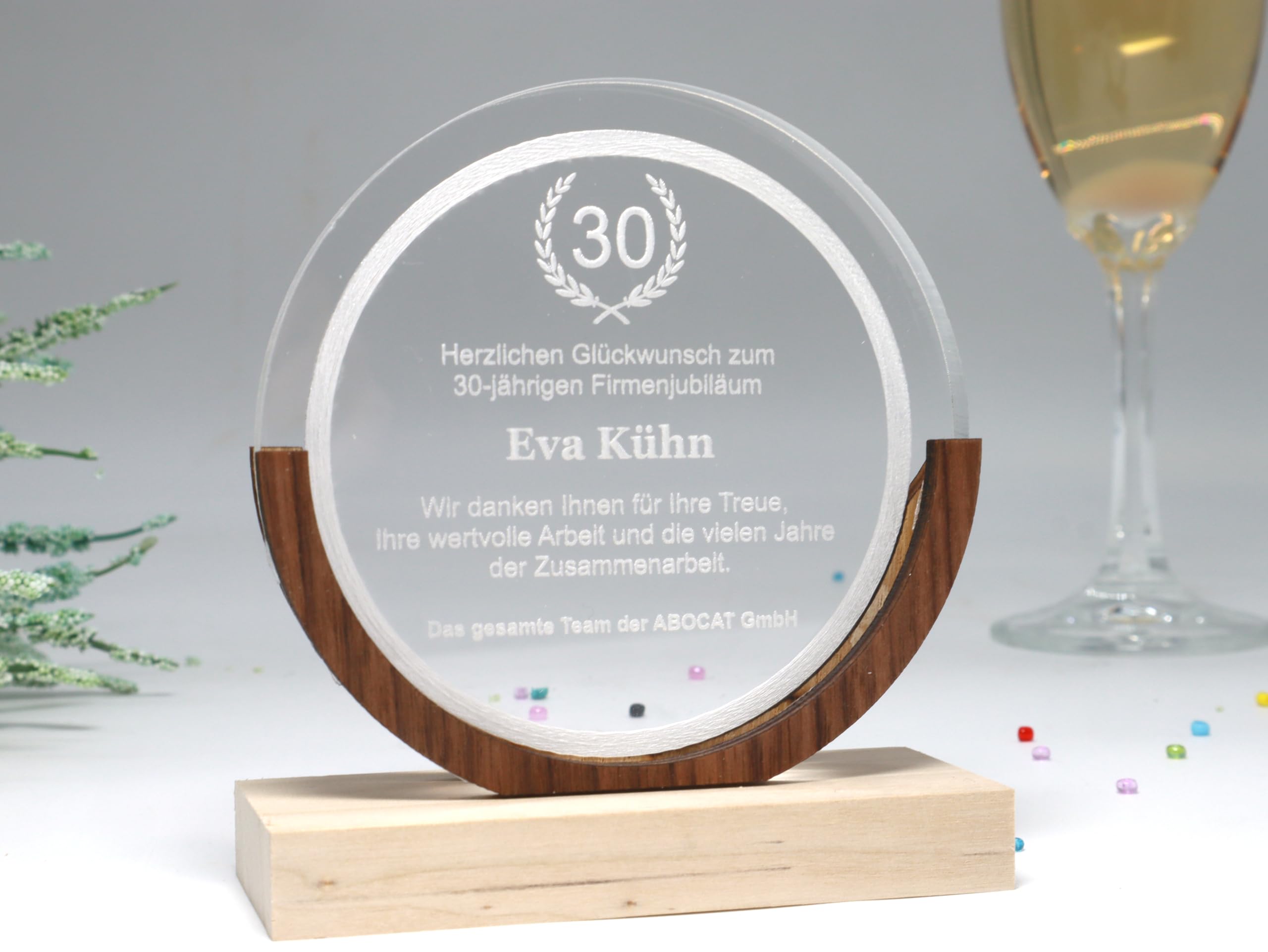 Pila Stone Moderner und eleganter Award personalisiert aus Acrylglas mit Nussbaum, Individuelle Gravur, Firmenjubiläum, Mitarbeiter Jubiläum. Moderne Auszeichnung & Award