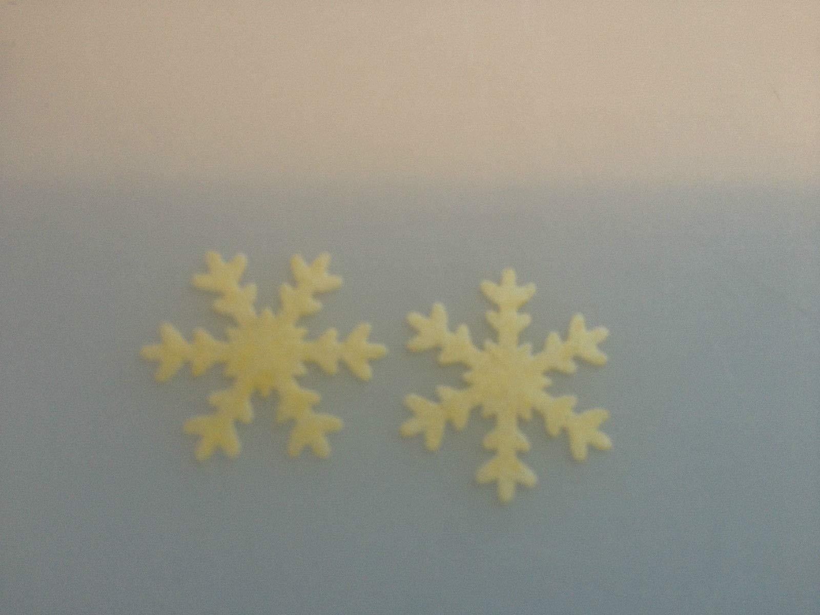 EliteKoopers 100Pcs Edible Rice Paper Snowflakes Christmas Cupcake Cake Toppers For Decoration
