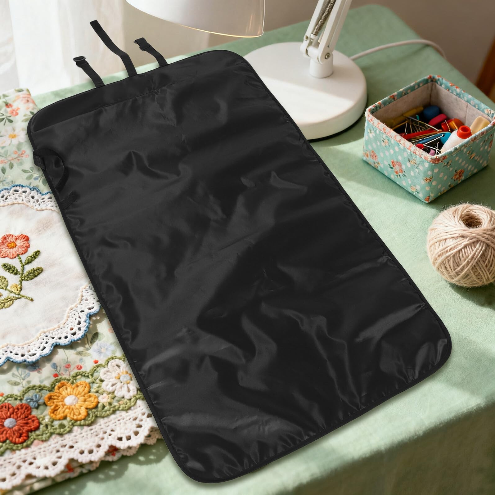 SHINEOFI Tappetino da Stiro e Facile da Installare in Poliestere Nero Portatile con Ganci per Piccoli Spazi e Appartamenti