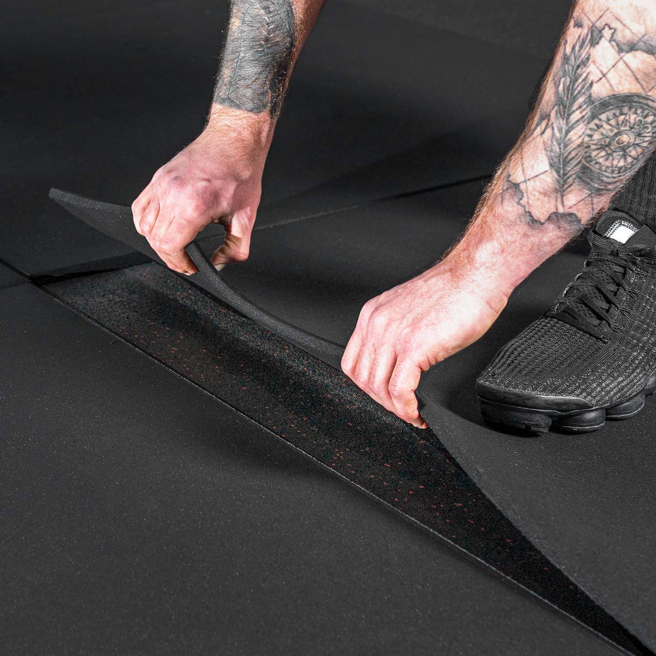 METIS Azulejos antideslizantes para suelo de gimnasio | 1 m x 1 m tapetes de goma reciclada para una protección superior del gimnasio - Disponible en azul, negro o gris [tapetes individuales y