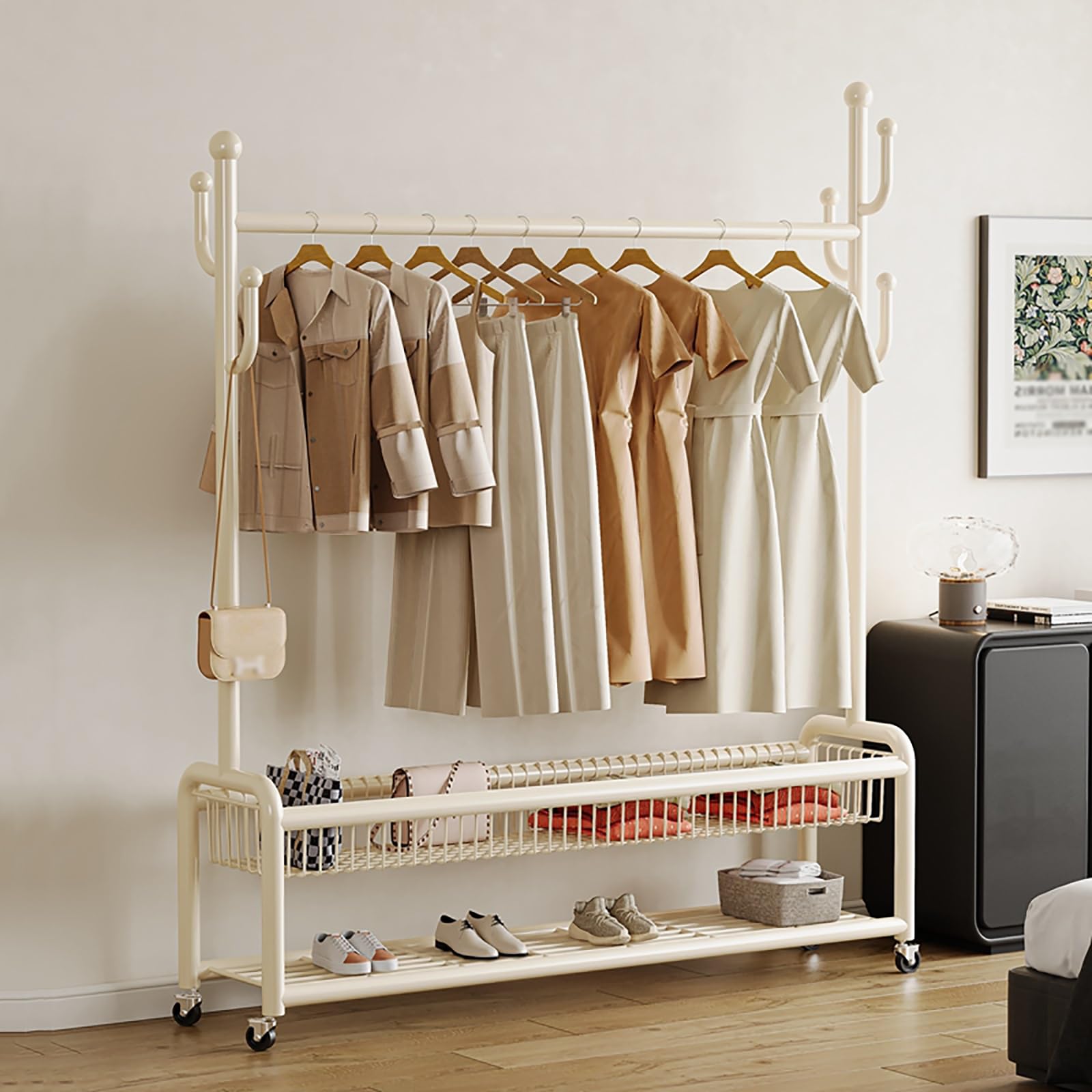 Porte-manteau robuste à roulettes et étagères pour un rangement modulable