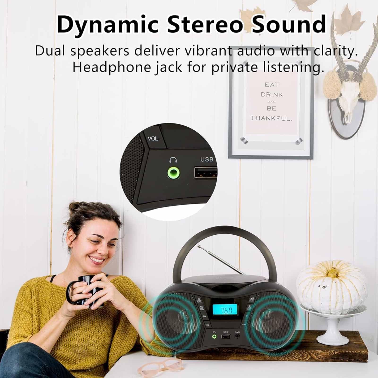 Boombox portatile con lettore CD con display LCD, cuffie, alimentazione a batteria, timer di spegnimento, AUX/USB/FM, connettività migliorata per un facile funzionamento