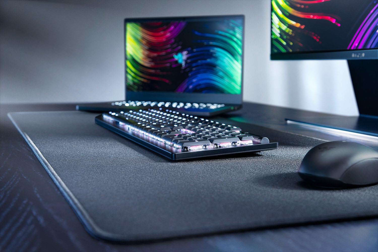 Razer DeathStalker V2 Pro (Red Switch) - Tastiera da gioco ottica a basso profilo wireless (switch ottici lineari, wireless ipervelocità, Bluetooth 5.0), QWERTY DE-Layout | Nero