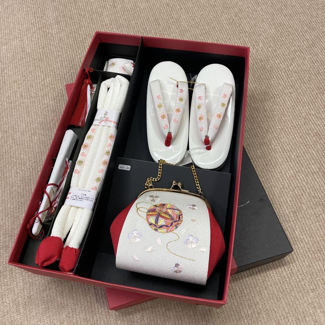 新品 七五三 七歳お祝い はこせこ 筥迫セット 手毬 刺繍 箱迫小物6点セット Amazon.co.jp: 七五三 七歳お祝い はこせこ 筥迫セット 手毬