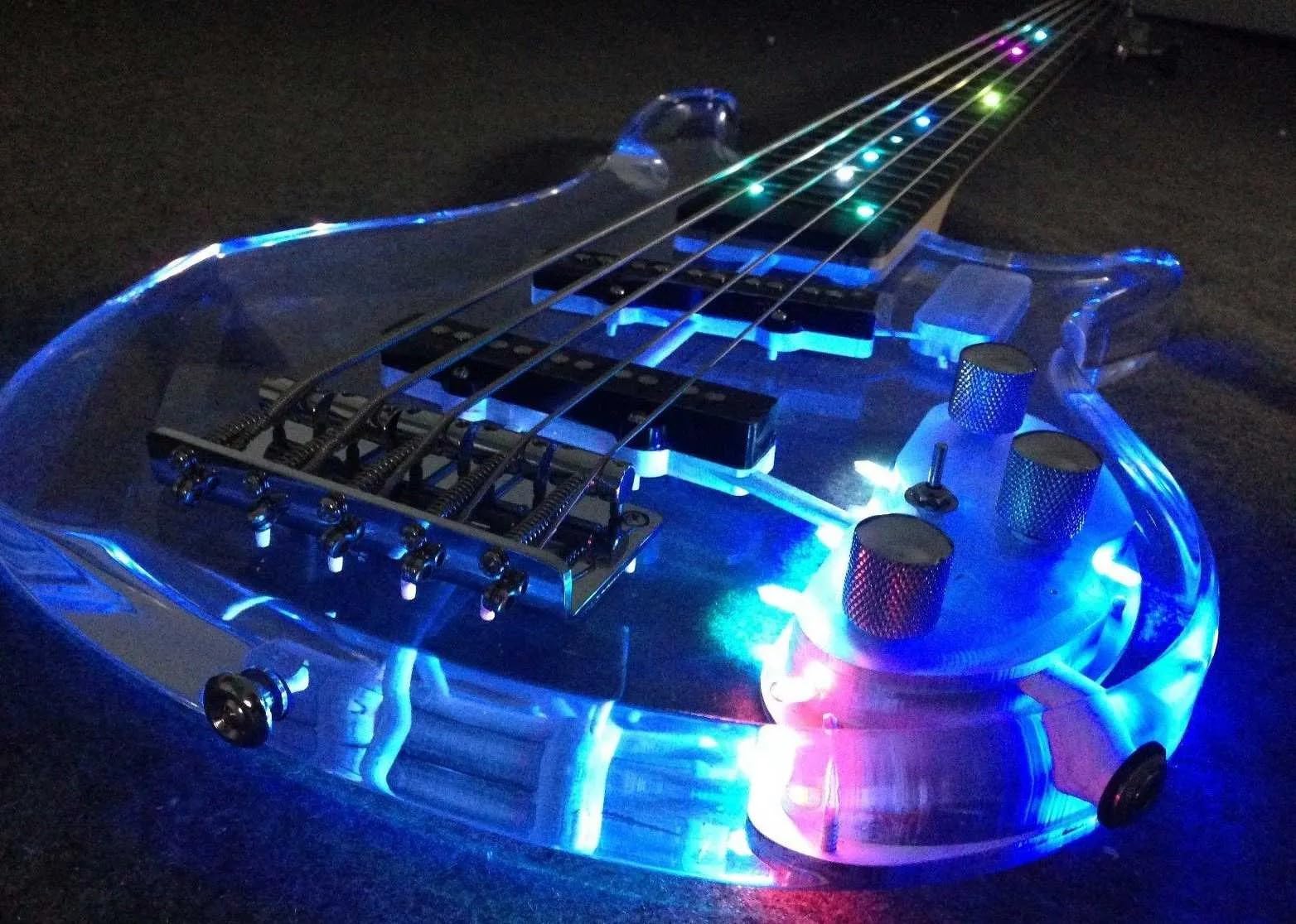 本日ラスト‼️透明エレキベース 5弦 LEDライト付き 本日ラスト‼️透明エレキベース 5弦 LEDライト付き 5 Strings