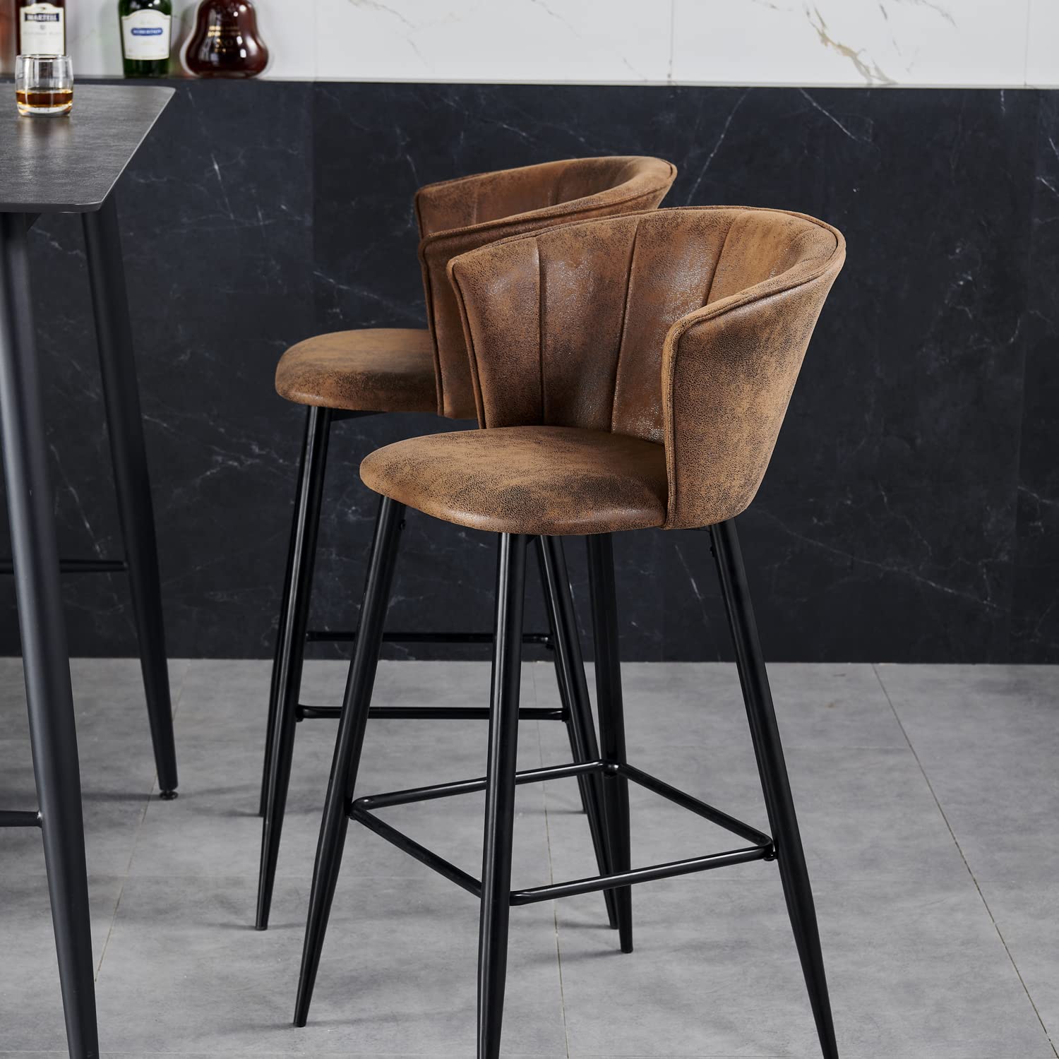 MEUBLE COSY Juego de 2 Taburete de Bar con Respaldo, Apoyabrazos y Reposapiés Sillas Tapizados de Gamuza Vintage Industrial Asiento de 72 cm de Altura para Cocina, Bar, Comedor, Marrón
