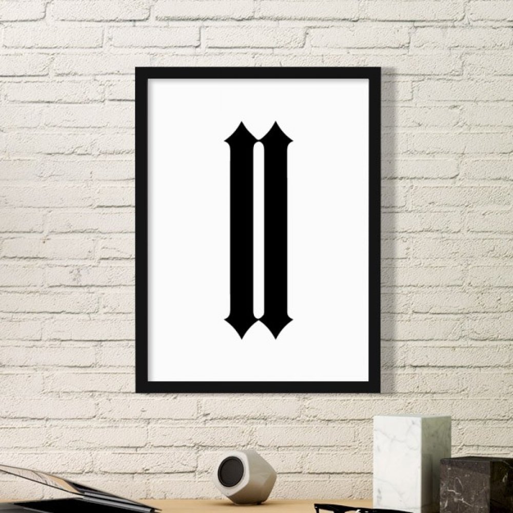 Marco de fotos negro con dos números romanos en silueta de DIYthinker para pared