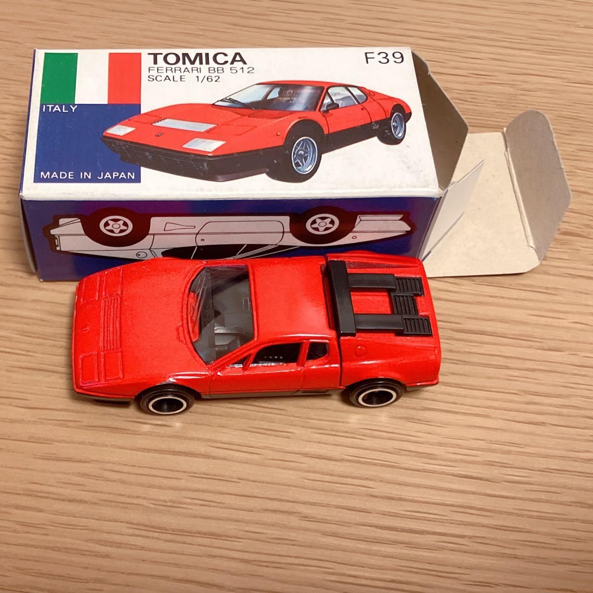 Amazon.co.jp: 日本製トミカ F39 フェラーリ BB512 青箱 : おもちゃ