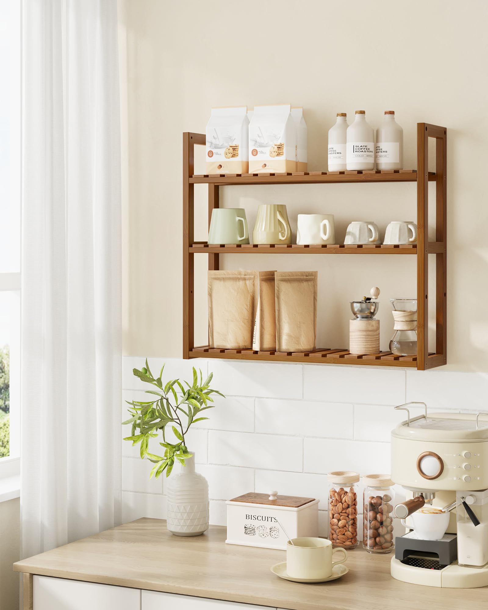 SONGMICS Mensola da bagno in bambù, 3 ripiani, regolabile, da parete o da appoggio, in soggiorno, balcone, cucina, 15 x 60 x 55 cm, marrone caffè UBCB013K01