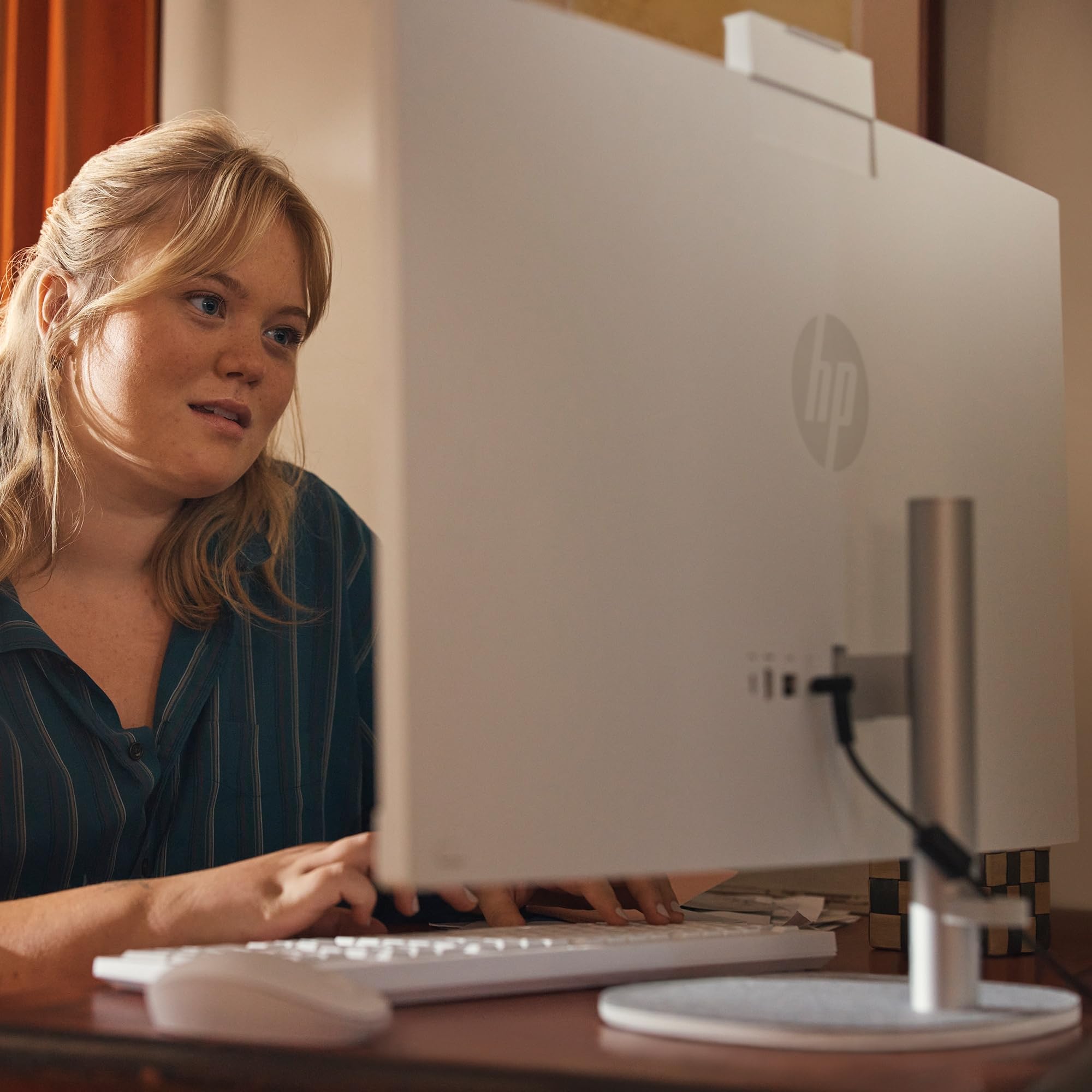HP 27-cr0006ng AMD Ryzen? 7 7730U 68,6 cm (27") 1920 x 1080 Pixel 16 GB DDR4-SDRAM 1 TB SSD All-in-One-PC Windows 11 Home Wi-Fi 6 (802.11ax) Wei? (8Y3Q4EA#ABD)