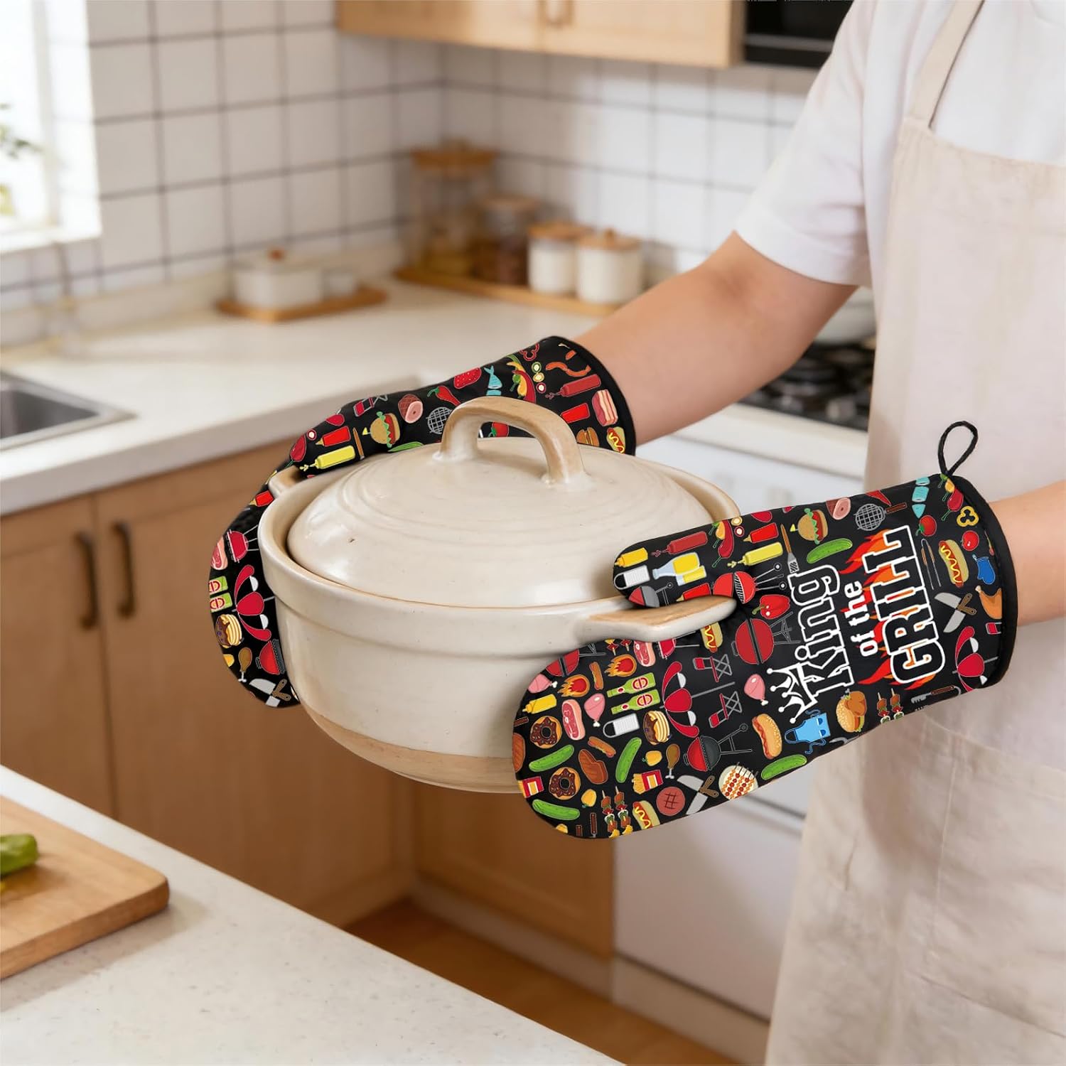 LEVLO Funny BBQ Grill Oven Mitts Grilling Master BBQ Gifts King of The Grill Baking Gloves BBQ Grill Lover Gift (King Grill)