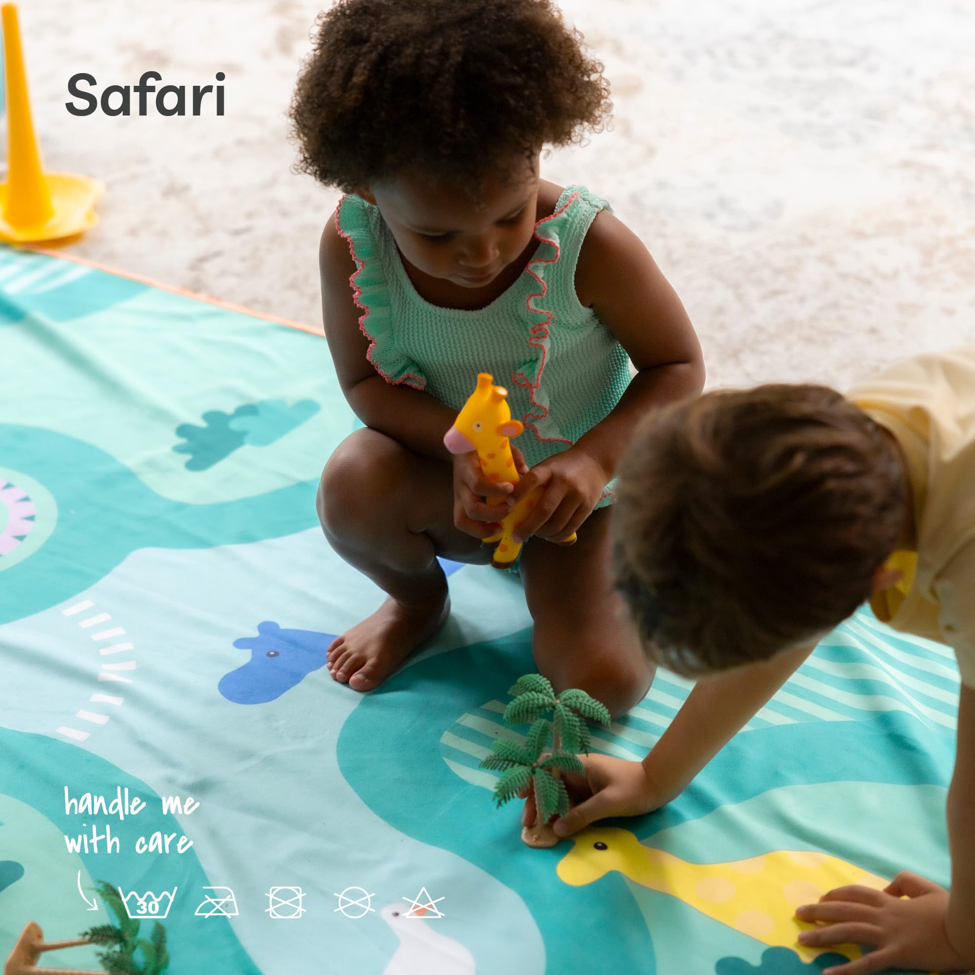 Asciugamano Da Spiaggia Per Bambini In Microfibra Con Gioco Incluso – Senza Sabbia, Asciugatura Rapida, XL 180x180 Cm, Design Lavanda