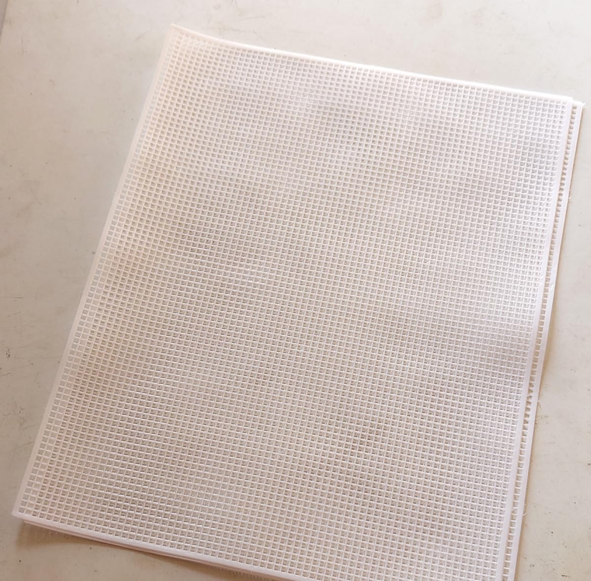 Plastic Mesh Canvas Sheets Eye Mesh Plastic Needlepoint Canvas for for Embroidery 32 x 25cm (White Colour) 5 Pcs