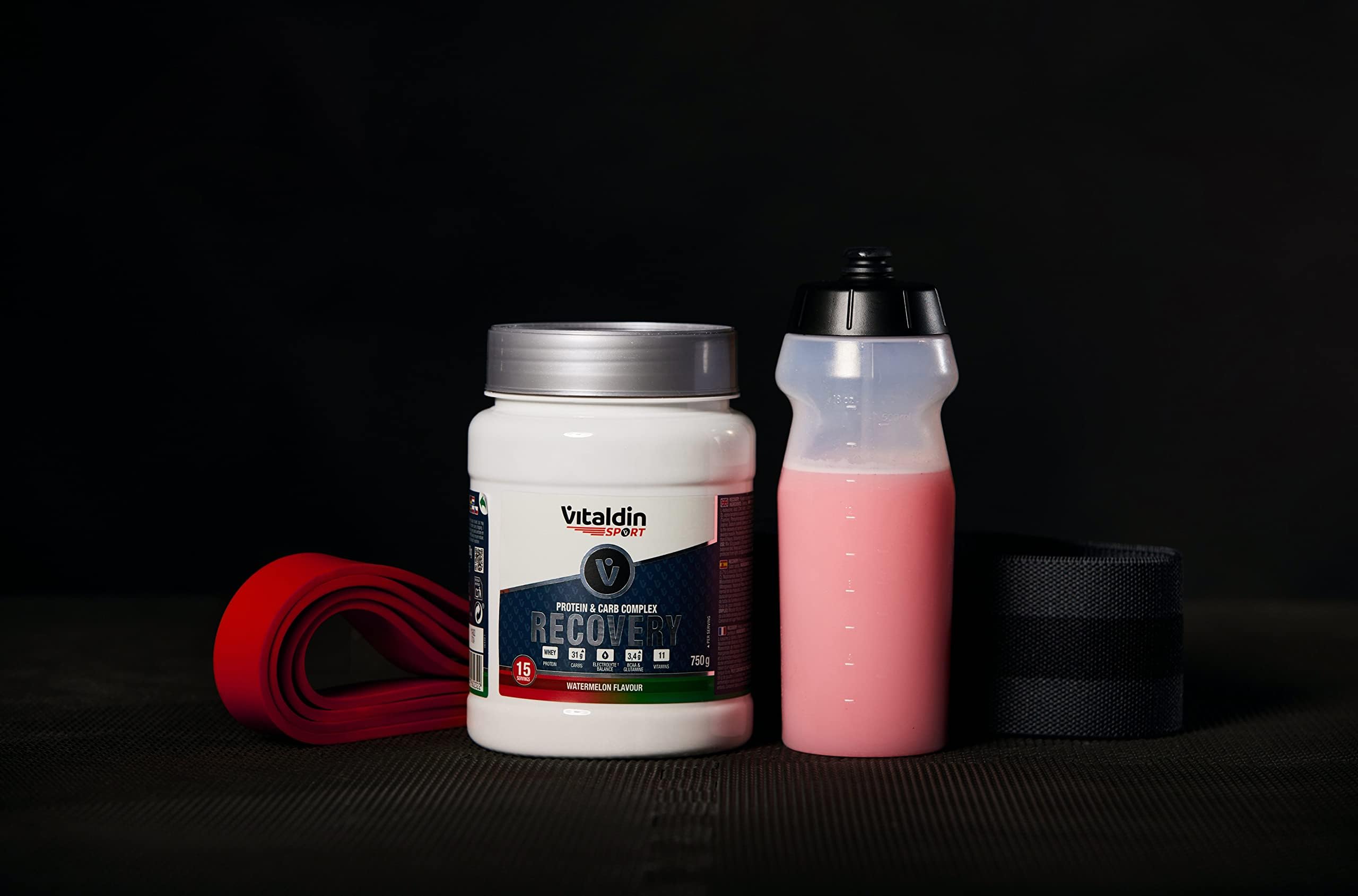 VITALDIN SPORT Protein & Carb Complex Recovery – Bevanda in Polvere per Recupero con Proteine Whey, Carboidrati, Elettroliti, BCAA, Glutammina, Vitamine – Energia e Recupero Muscolare; Anguria – 750 g