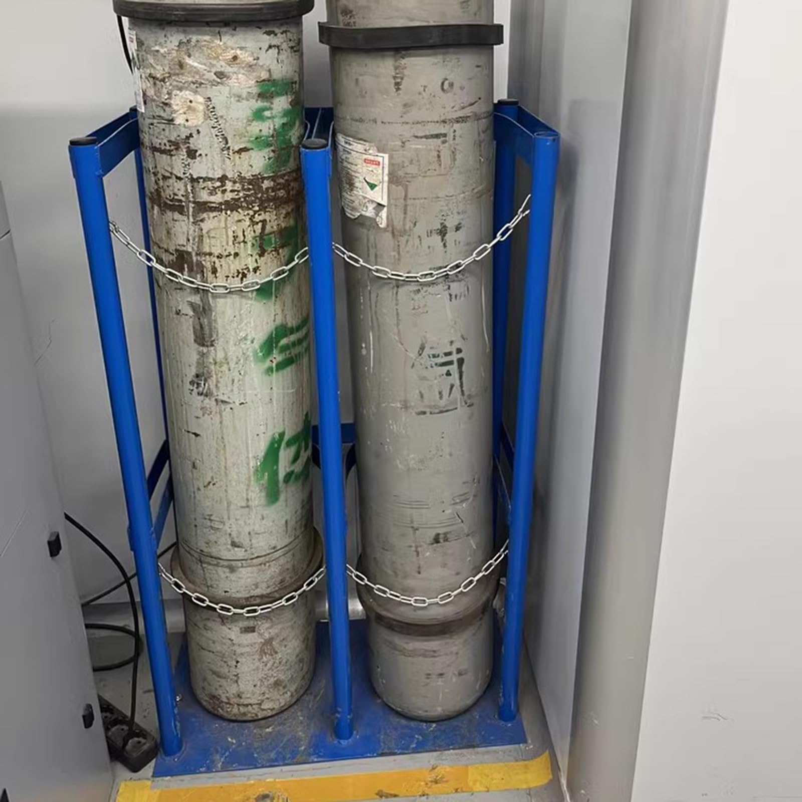 Soporte para bombonas de gas Armario para Cilindros de Almacenamiento 8L 10L Nitrógeno Acetileno Hidrógeno, Cilindros Estante Fijo con Cadena Protectora y Tornillos, Gradilla para Cilindros de Laborat