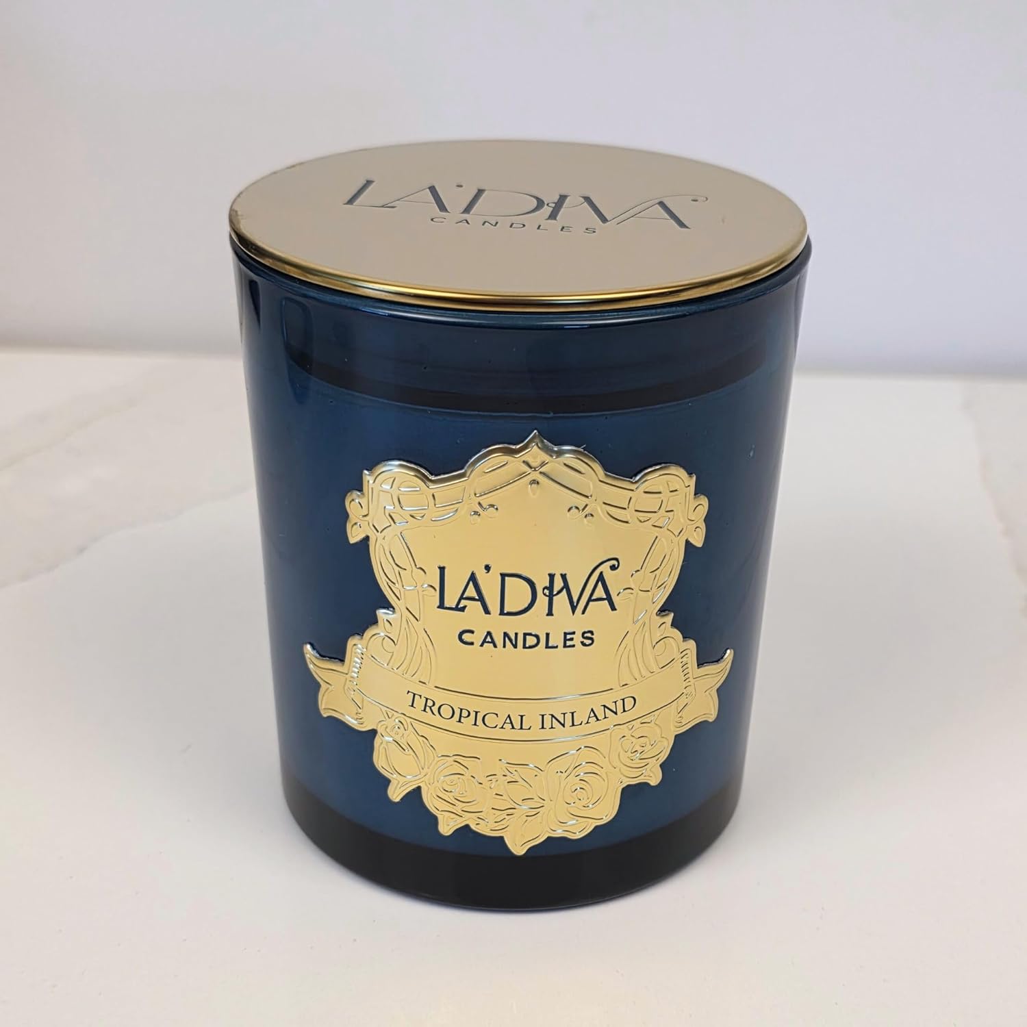 La'Diva Candles Tropical Inland – Luxury Soy Wax Candle with Wooden Wick – Exotic Scented Candle – 80h Burn – Handcrafted in USA (Blue)
