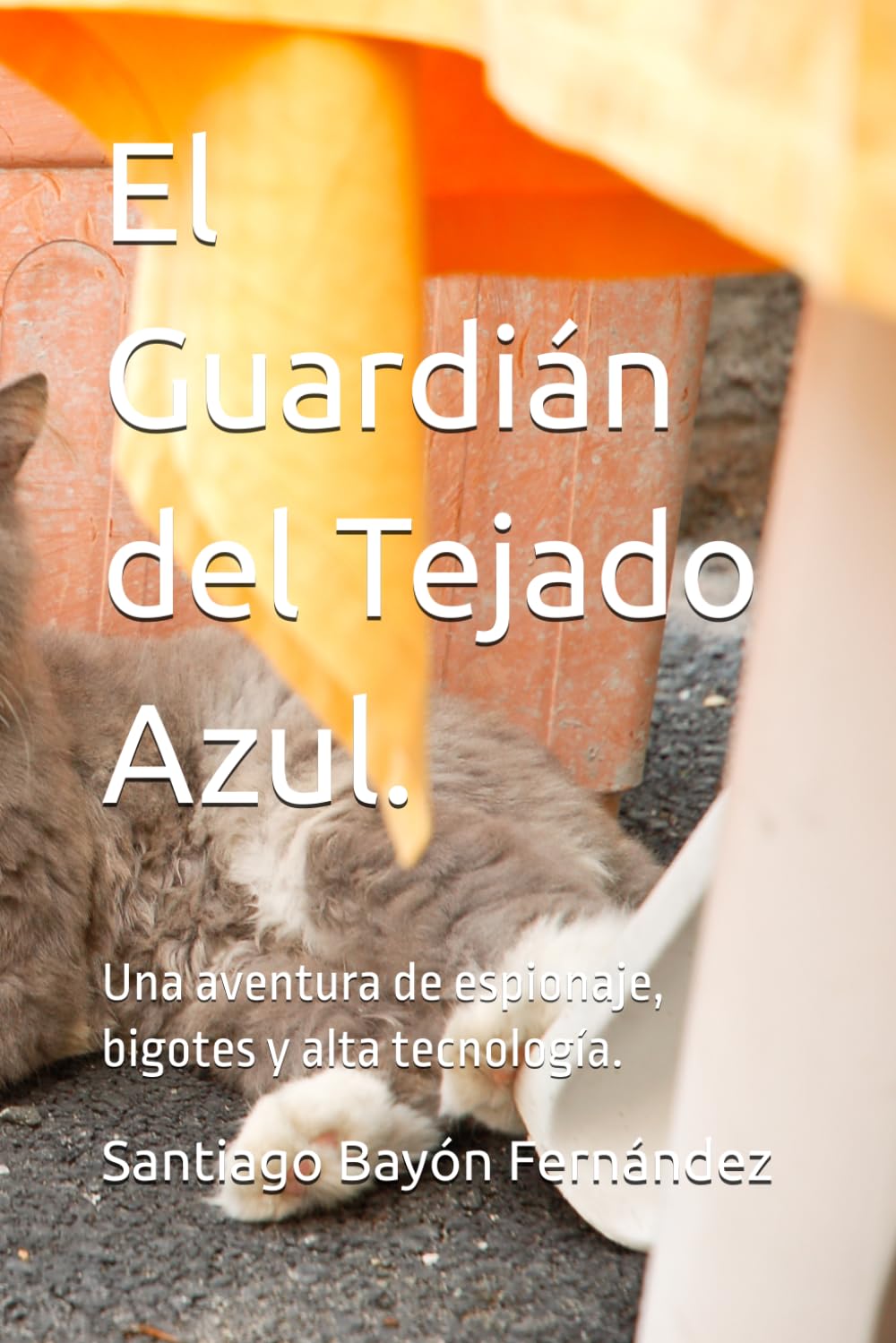 El Guardián del Tejado Azul.: Una aventura de espionaje, bigotes y alta tecnología.