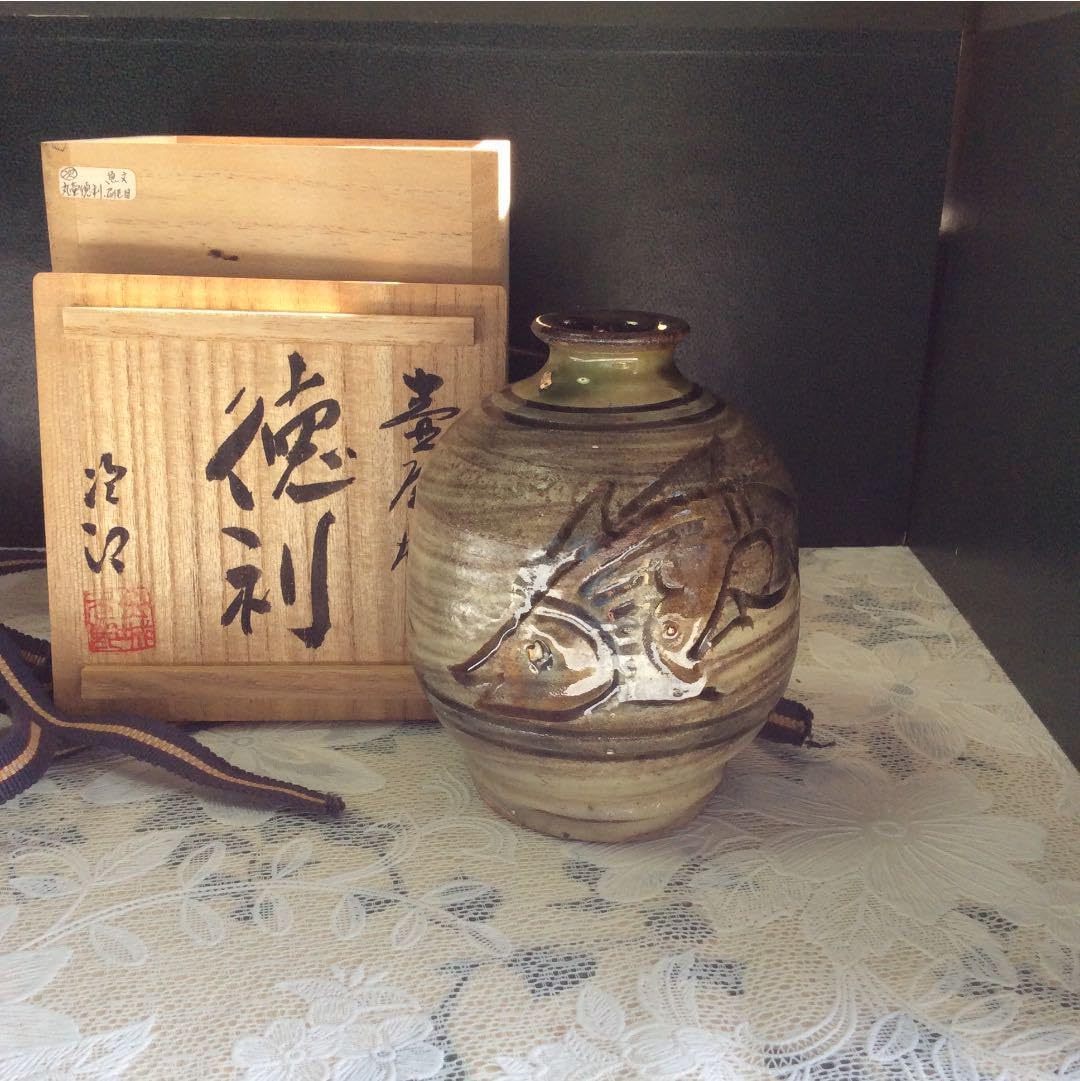 陶芸家人間国宝金城次郎作品徳利。 20年前横浜高島屋金城次郎個展で購入。 陶芸家人間国宝金城次郎作品徳利。 20年前横浜高島屋金城次郎