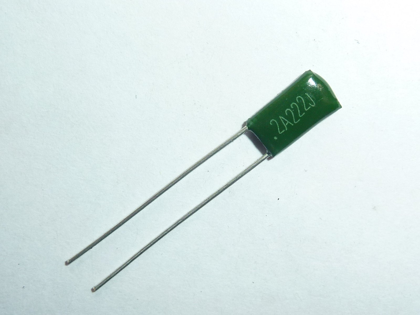 500PCS 100V 0.0022uF 2.2nF 2200pF 2A222J ±5% Mylar Condensatori radiali