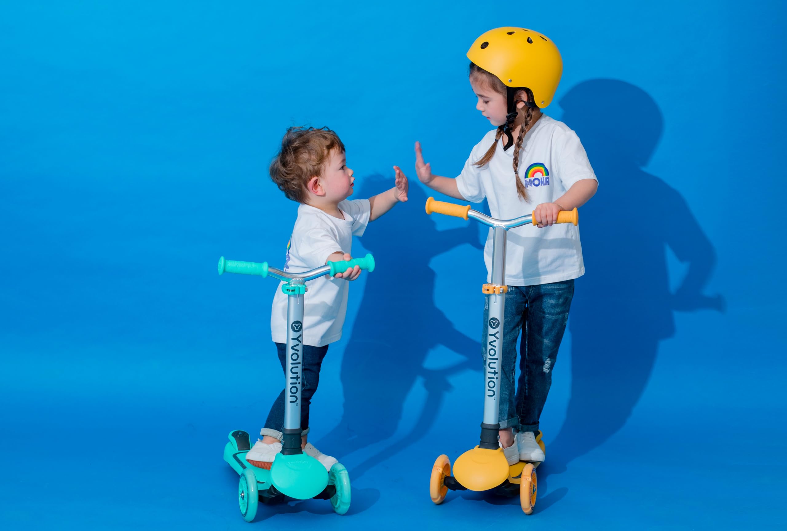 Yvolution Y Glider - Patinete de aire para niños, scooter de 3 ruedas para niños pequeños, 4 deslizadores de altura ajustable con patinetes, inclinarse para dirigir con luz LED intermitente para niños