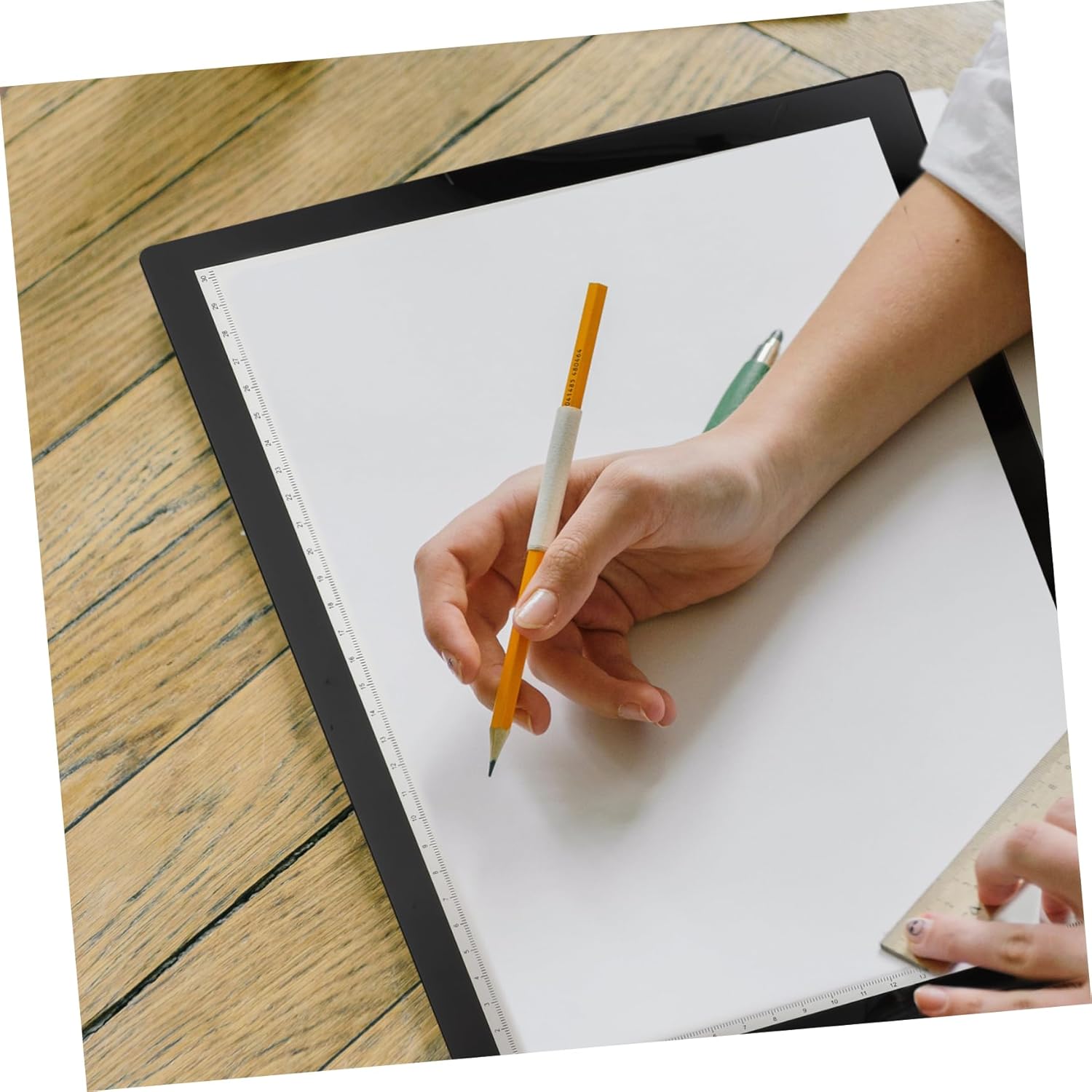 TEHAUX Tracing Board with Brightness USB Rechargeable Copying Pad for Artists Sketching and Animation Portable and Energy Efficient Sketching Tool