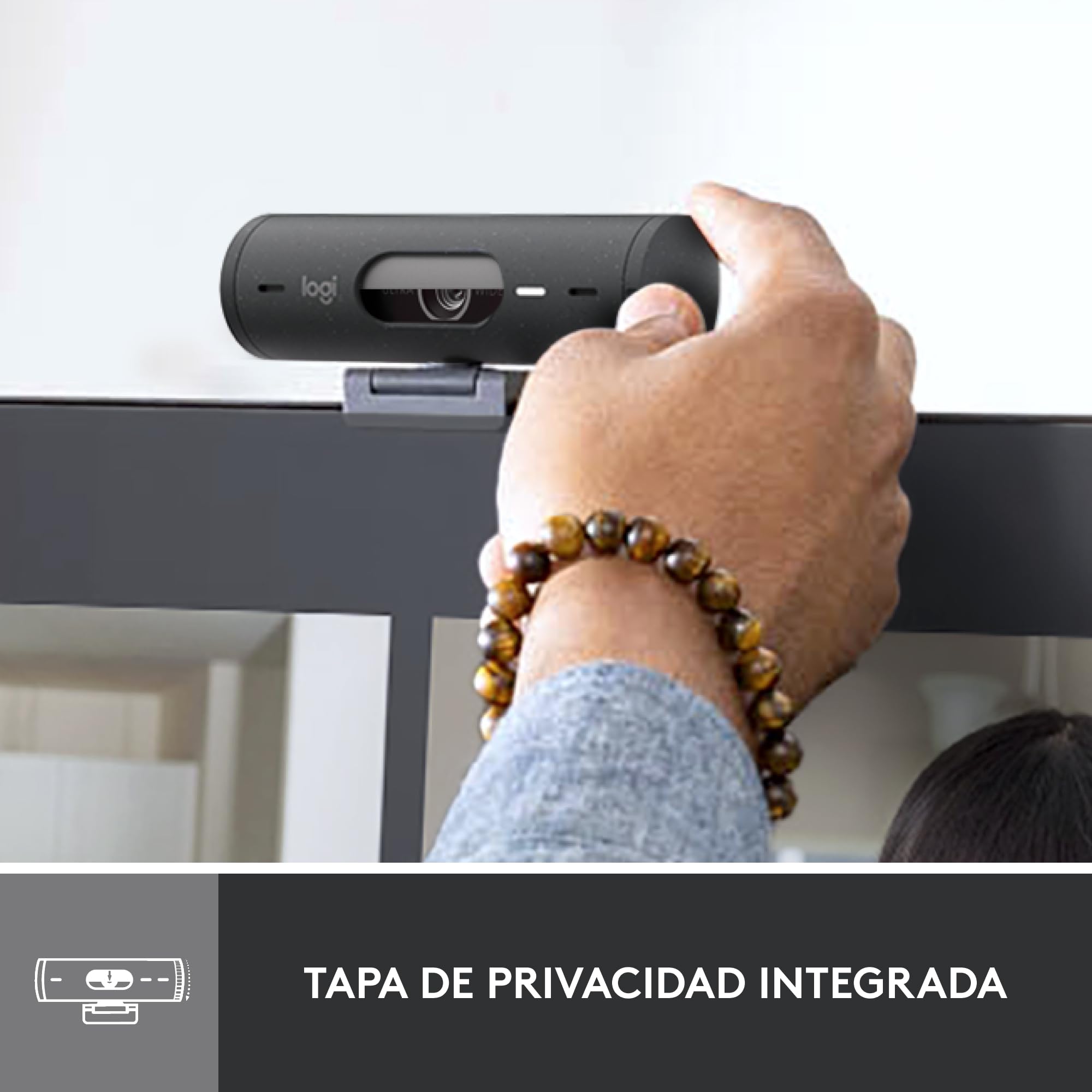 Logitech Brio 500 HD Webcam Ajuste Luz, Modo Visualización, Mics Duales con Reducción Ruido, Cubierta Privacidad Cámara Web, Admite MS Teams, Google Meet, Zoom, Cable USB-C - Grafito