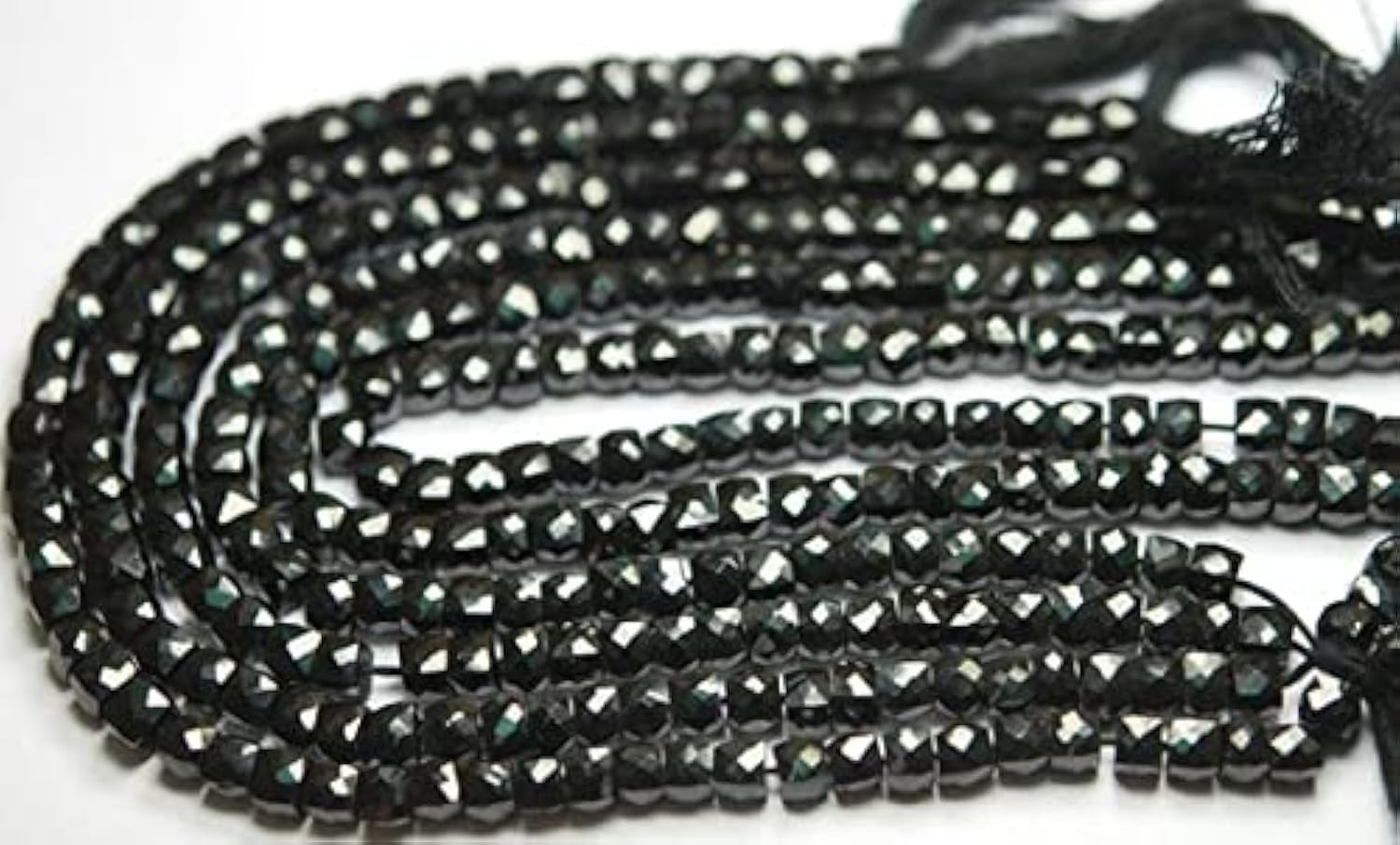 Spinelle noire pour donner vie à vos projets de bijoux chargés d'émotion