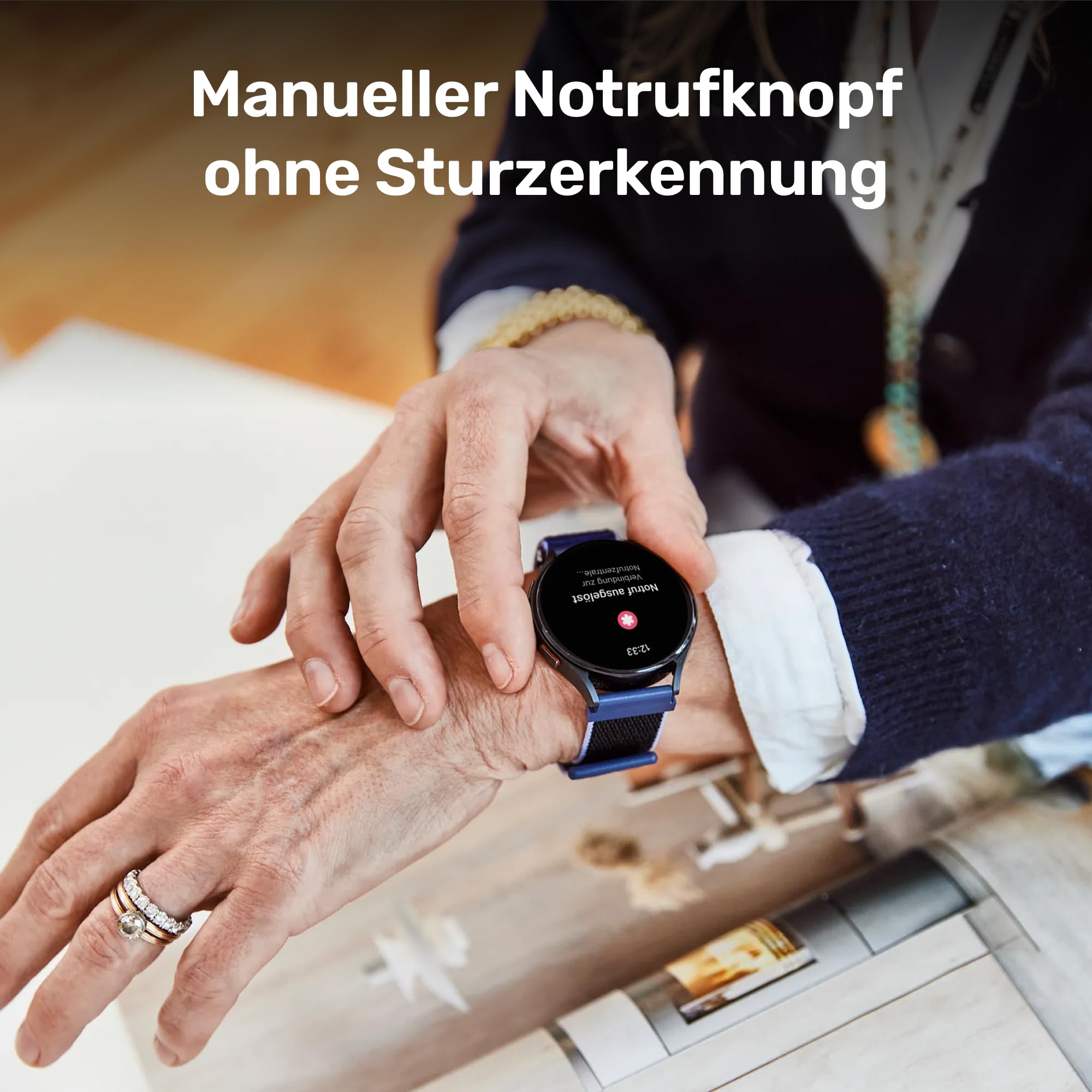 PATRONUS Notrufuhr - für Senioren - Hellblau - mit GPS – ABO notwendig | Manueller SOS-Notrufknopf ohne Sturzerkennung, Notrufarmband, Mobiler Hausnotruf, 24/7 Notrufzentrale, mit App, Pflegegrad