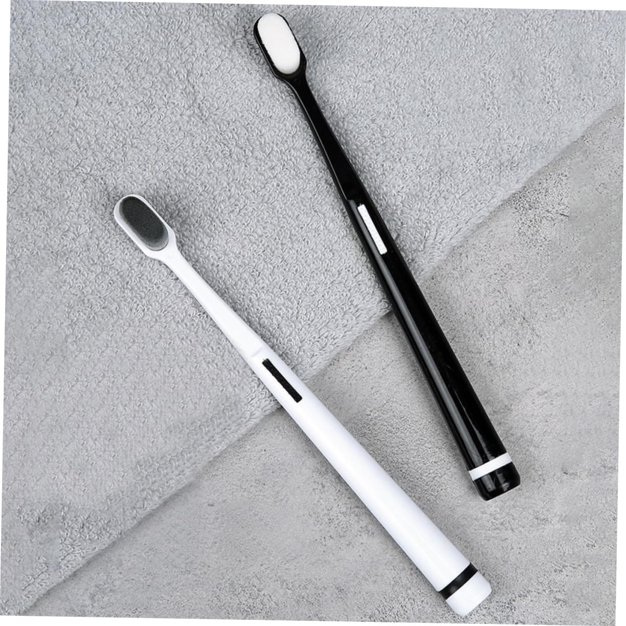 Spazzolino da Denti Manuale 4 Pezzi Set Adulti Setole Morbide | Bianco e Nero, Superficie Liscia, Non Si Deforma, Penetra negli Spazi tra Denti