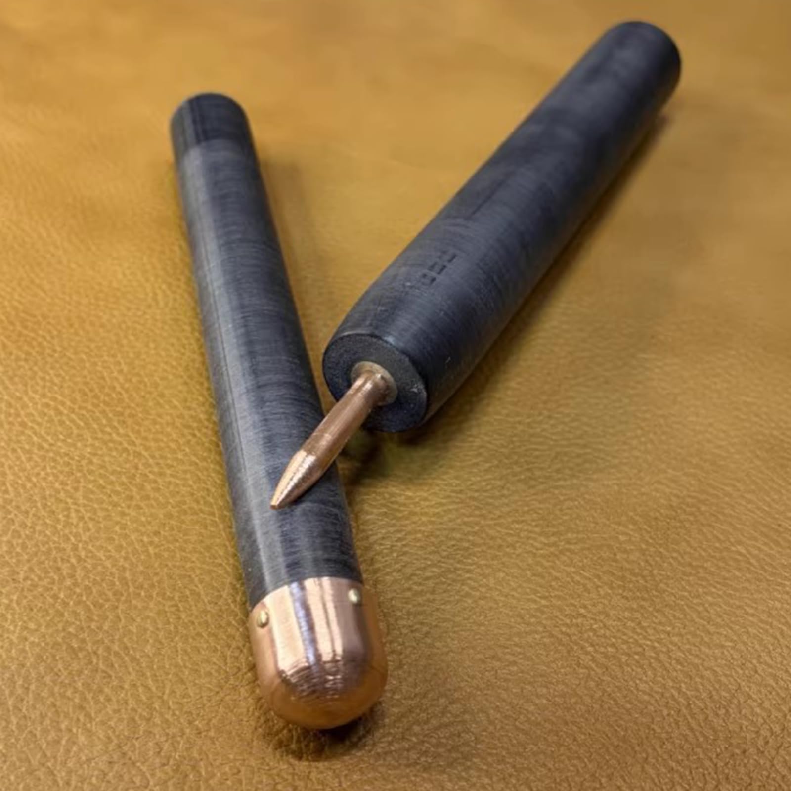 Kit di strumenti per la pulizia della pietra focaia, include un flaker a pressione e bastoncini di rame per lavori artigianali e smussati, ideale per principianti e professionisti