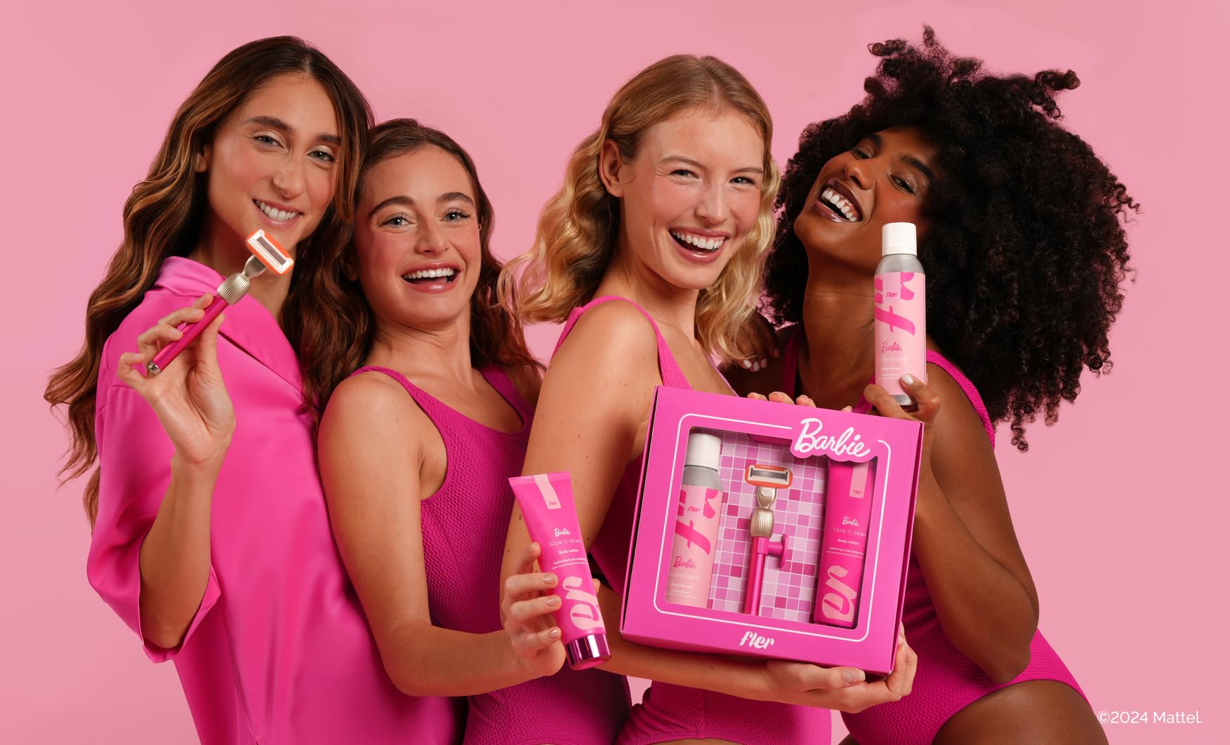 THAT PINK SET Barbie™ x Fler - Rasoio Donna con Supporto e 2 Lamette di Ricambio, Rasoi Unisex, Set con Mousse per la Depilazione e Crema Corpo Lenitiva, Lametta con Aloe Vera