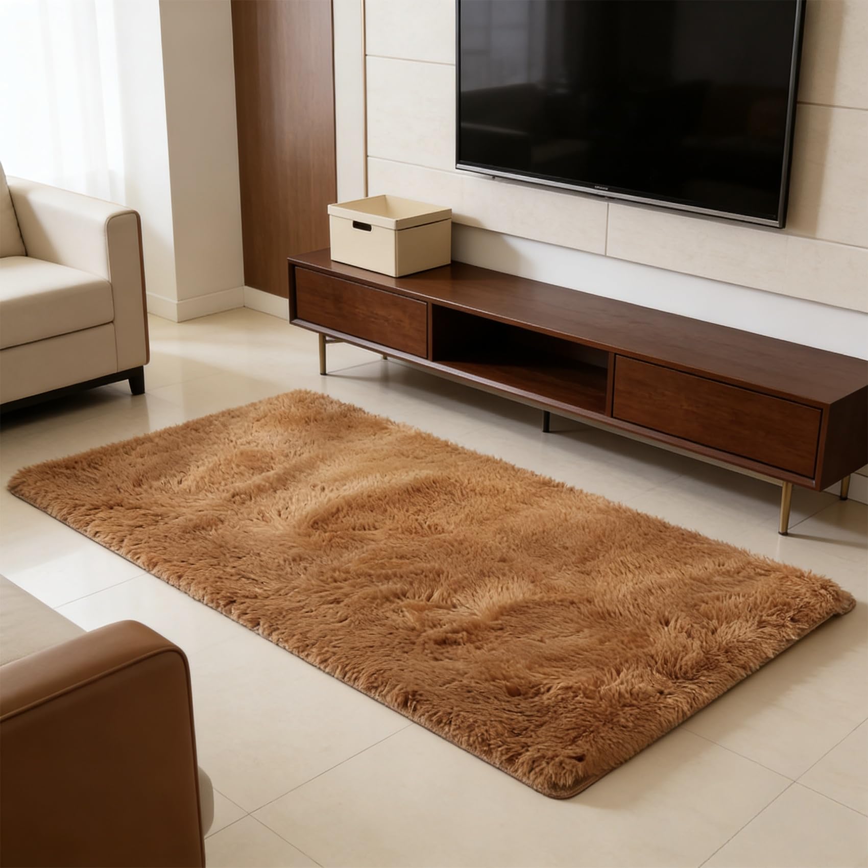 Tapis à poils longs marron antidérapant et doux, idéal pour sécuriser et isoler votre sol.