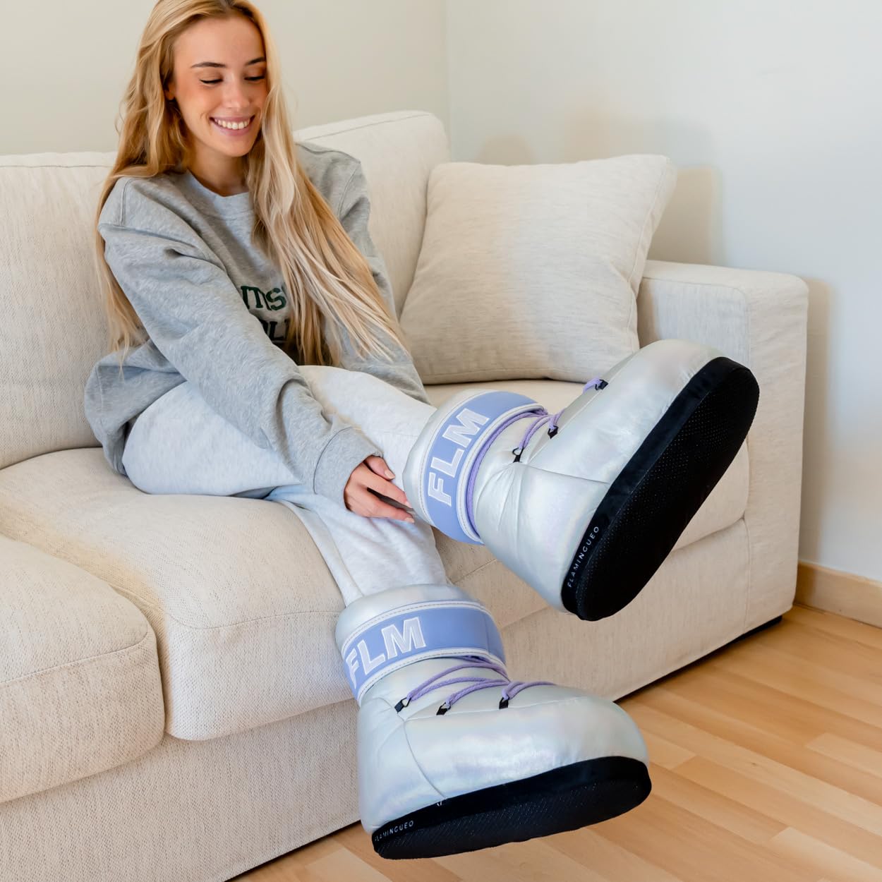 Flamingueo Zapatillas Casa - Pantuflas - Diseño Sneakers - Unisex - Slippers - 100% Poliéster Ultrasuave - Antideslizantes - Talla Única