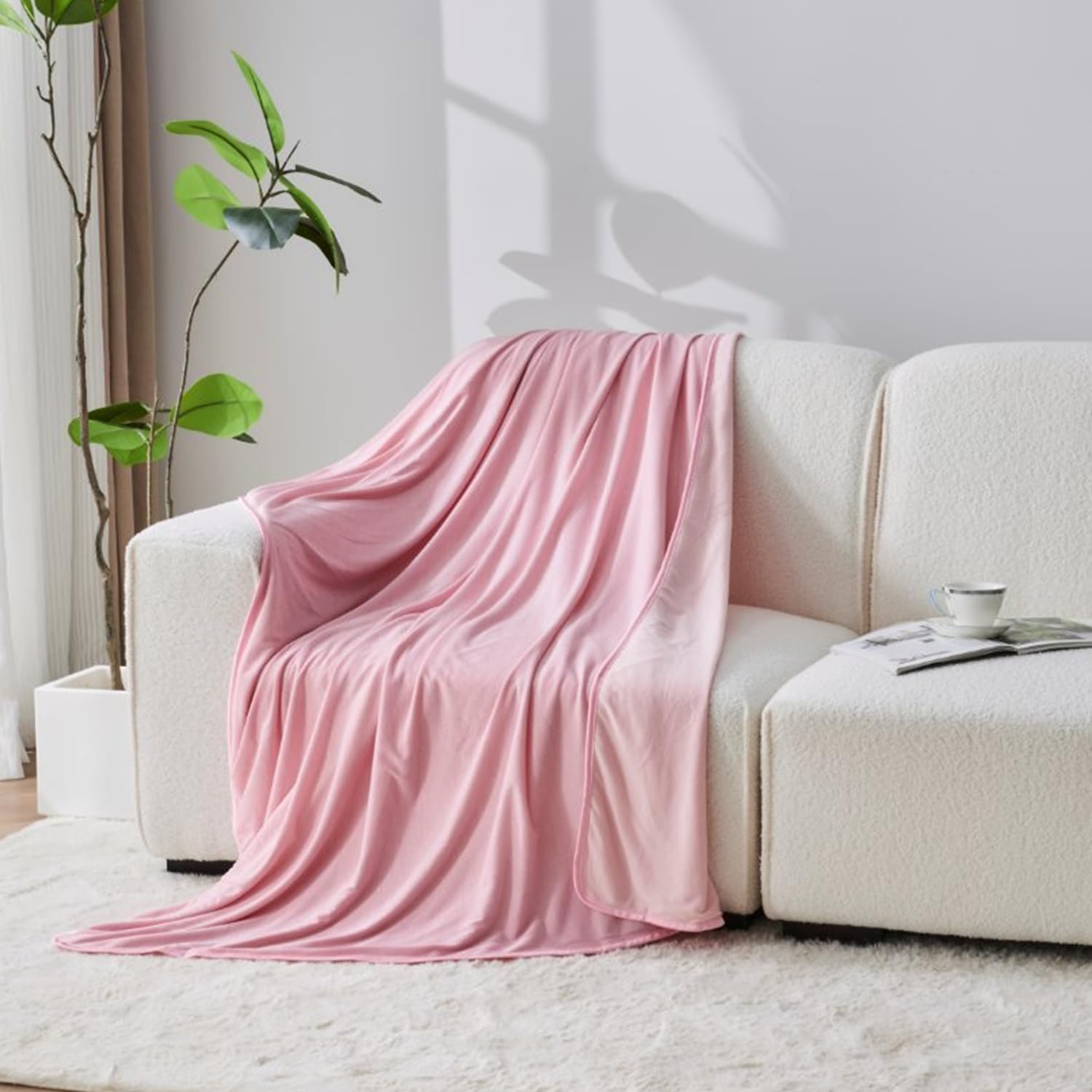 Lions Pink Cooling Blanket For Hot Sleepers - Extra Large Soft Reversible Cool Fleece Throw For Couch Bed Chair Sofa, Lightweight Breathable Summer Camping Blankets, 200X220cm