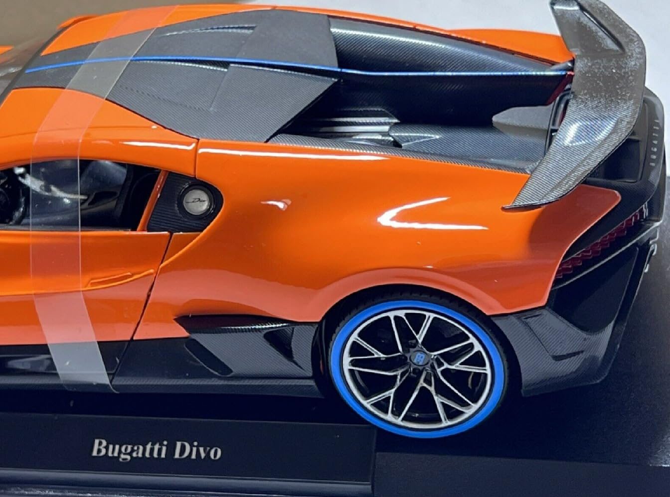 1/18 Maisto マイストBugatti Divo 特別エディション Amazon.co.jp: Bugatti Divo Orange 1:18 スペシャル