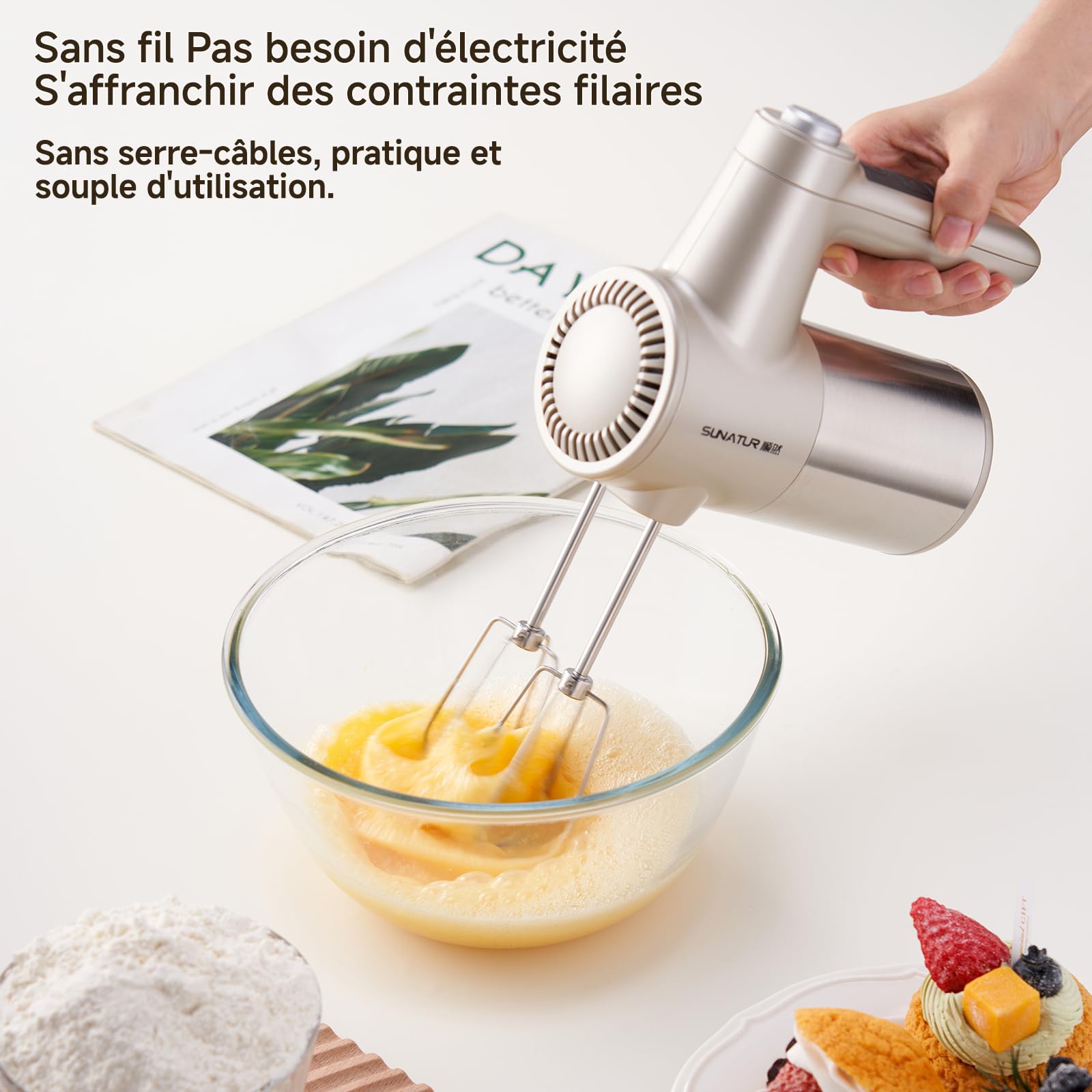 Mixeur rechargeable, moteur en cuivre pur de 200 W, 7 vitesses, batterie de 6000 mAh, libération des lames d'une simple pression, refroidissement par convection, socle avec compartiment de rangement