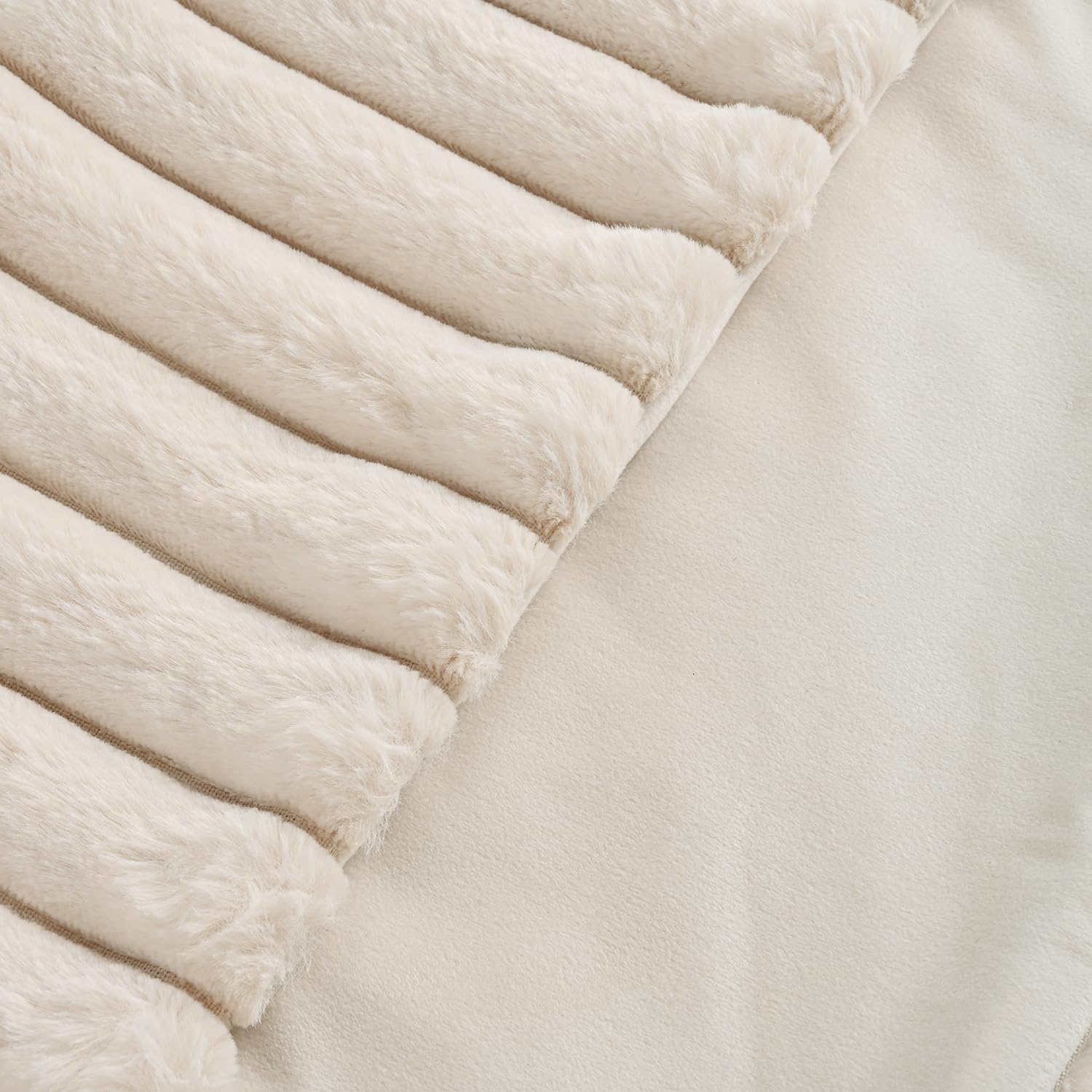 FUTEI Juego De 2 Fundas De Almohada Decorativas Beige De 16 X 16 Pulgadas, Funda De Cojín Cuadrada Suave De Piel Sintética De Conejo A Rayas Gruesas, Decoración Del Hogar De