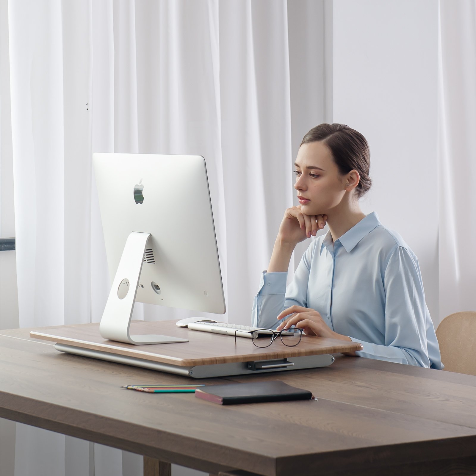 thingyclub® Conversor de escritorio de pie con altura ajustable sentarse a soporte para portátil y monitor, 765 x 51 mm superficie de trabajo