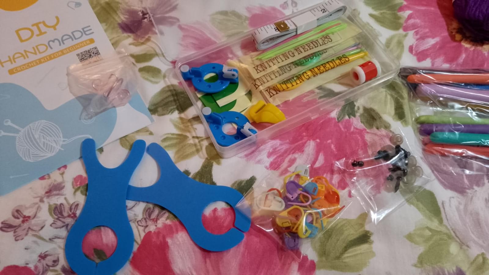 I love this crochet kit and highly recommend it to both beginners and experts 🧶🪢