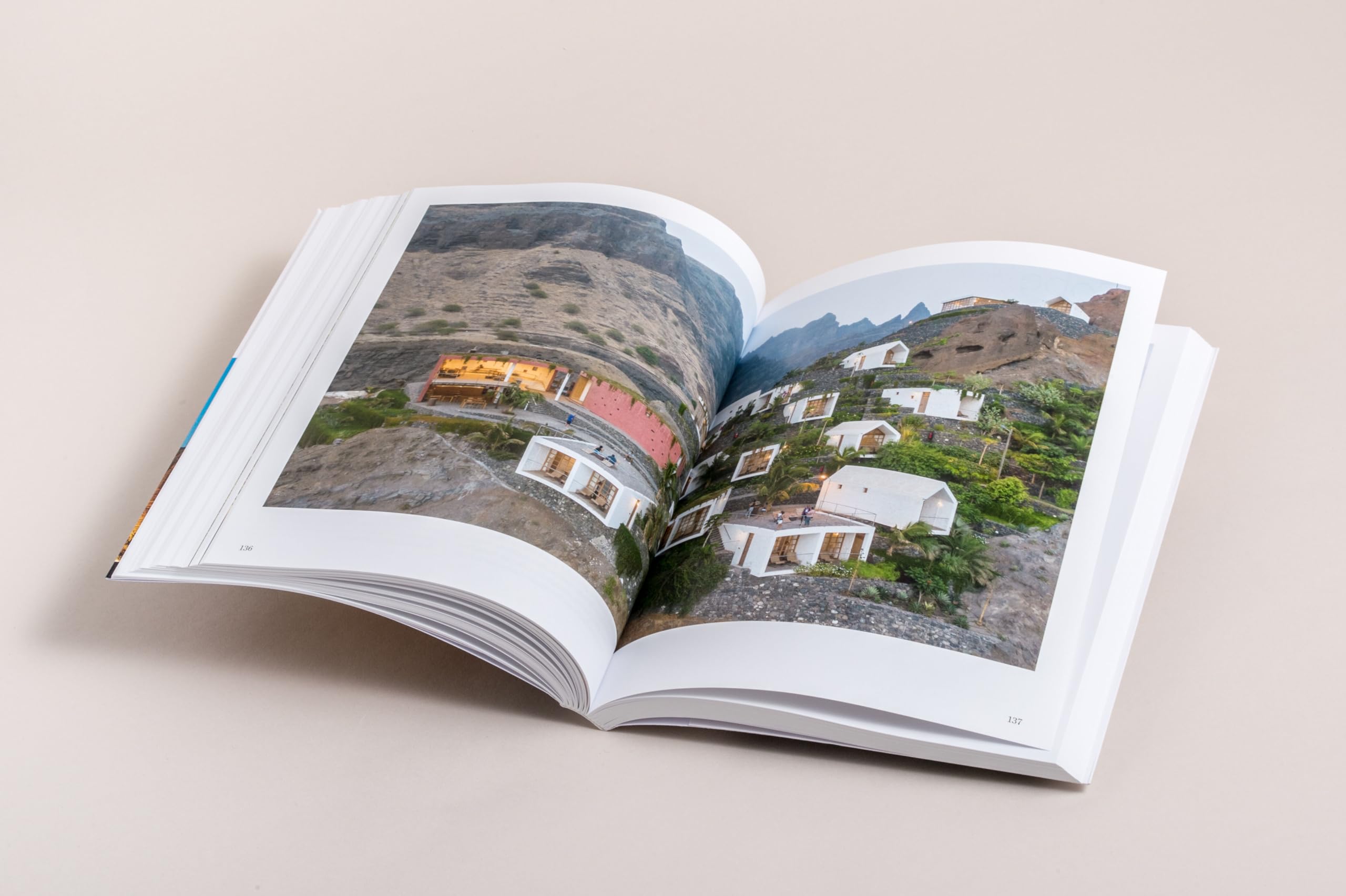 Architektur für eine nachhaltige Welt: Innovative Konzepte für ​klimafreundliches Bauen - 75 wegweisende Architektinnen und Architekten