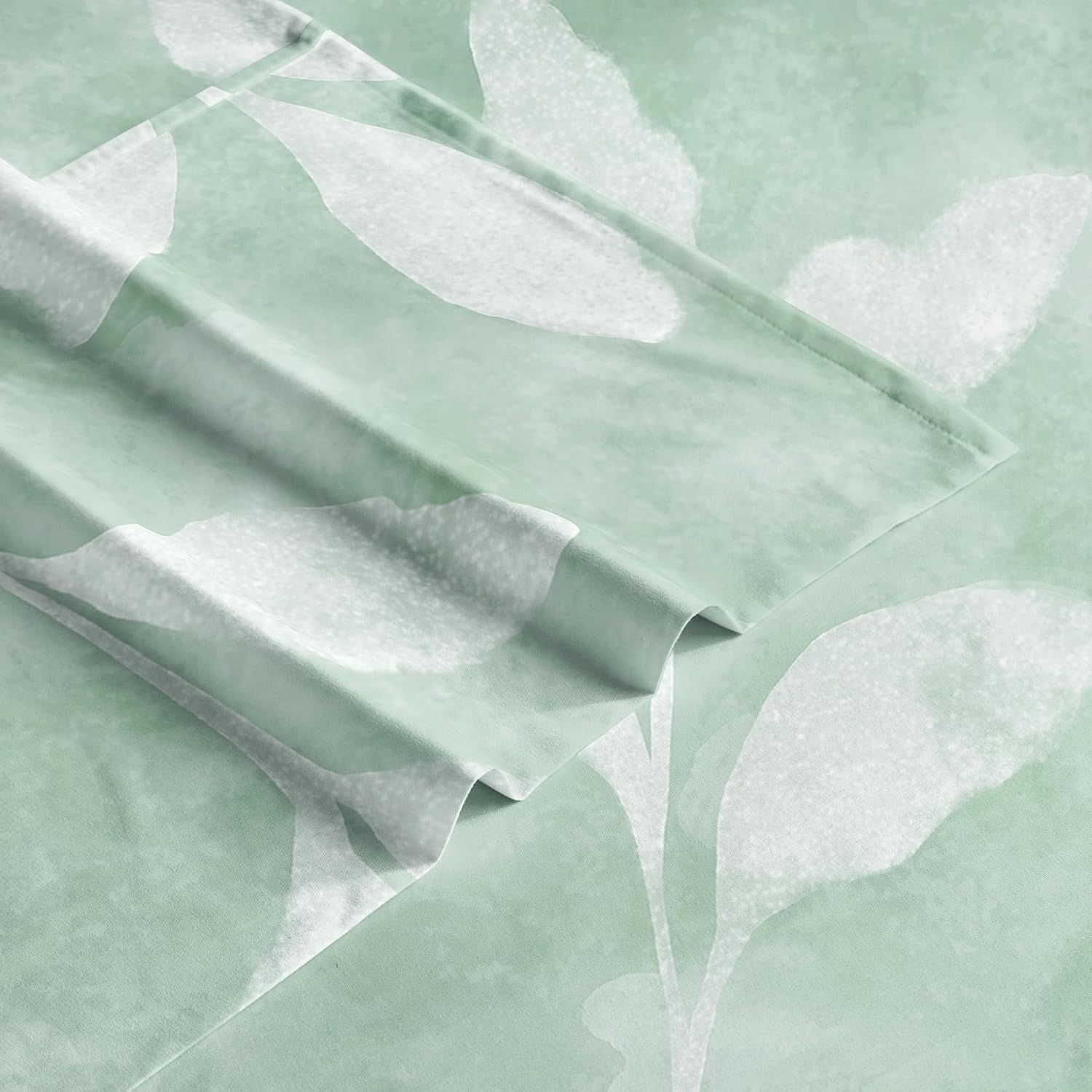 Wake In Cloud - Floral Bed Sheets, 4-Piece Sheet Set, Botanical Flower Shabby Chic Leaves Pattern Printed Farmhouse Vintage Aesthetic Bedding, Deep Pocket, Sage Green, King Size