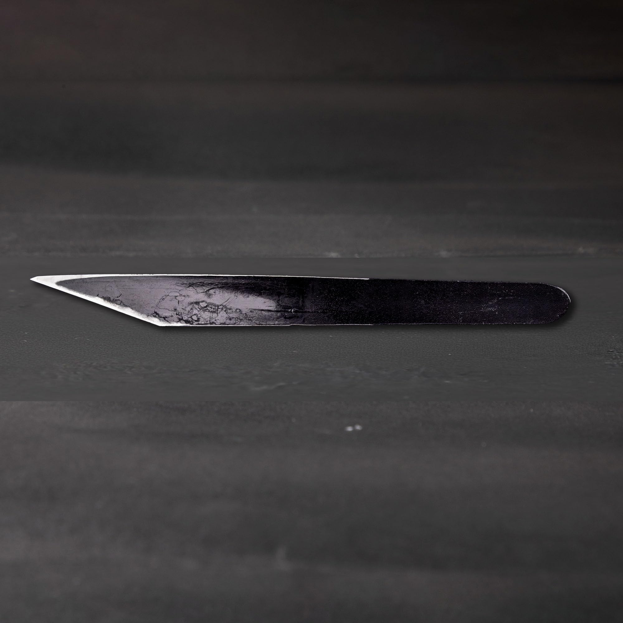 Wazakura Kiridashi - Coltello giapponese per incisione e lavorazione del legno per destrimani | Lama in acciaio al carbonio affilata come un rasoio forgiata a mano, Made in Japan (18mm)