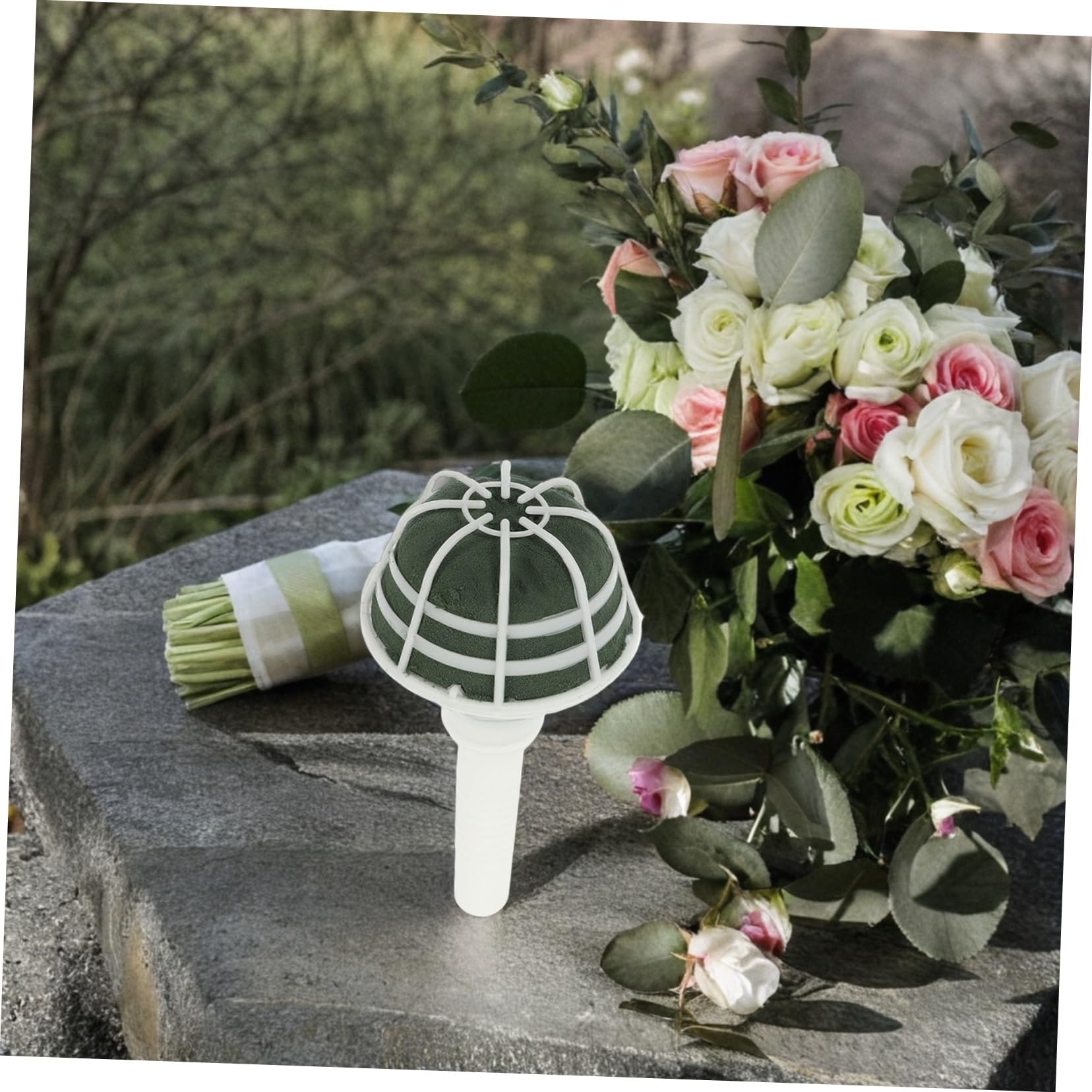Mikikit 18pezzi Supporto per Bouquet da Sposa Base con Schiume Interne ad Alta Assorbenza Leggero e Portatile per Matrimoni Facile Installazione per Composizioni Floreali Supporto Bianco