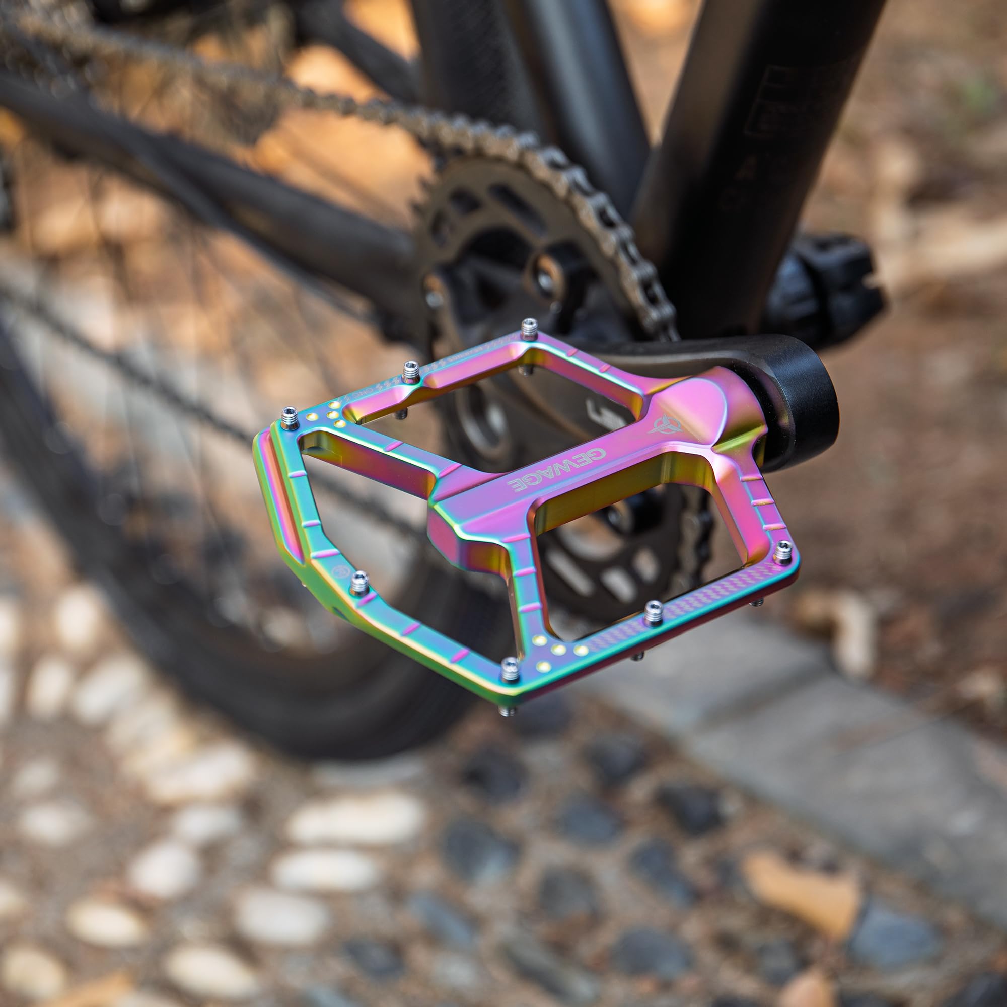 GEWAGE MTB Pedale Profi-Edition–CNC-Aluminium, 9/16″ Chromoly-Achse,ultraflaches Design ohne Endkappe, extra großem abgedichtetem Kugellager+Nadellager, 14 Anti-Rutsch-Pins, für technische Trails