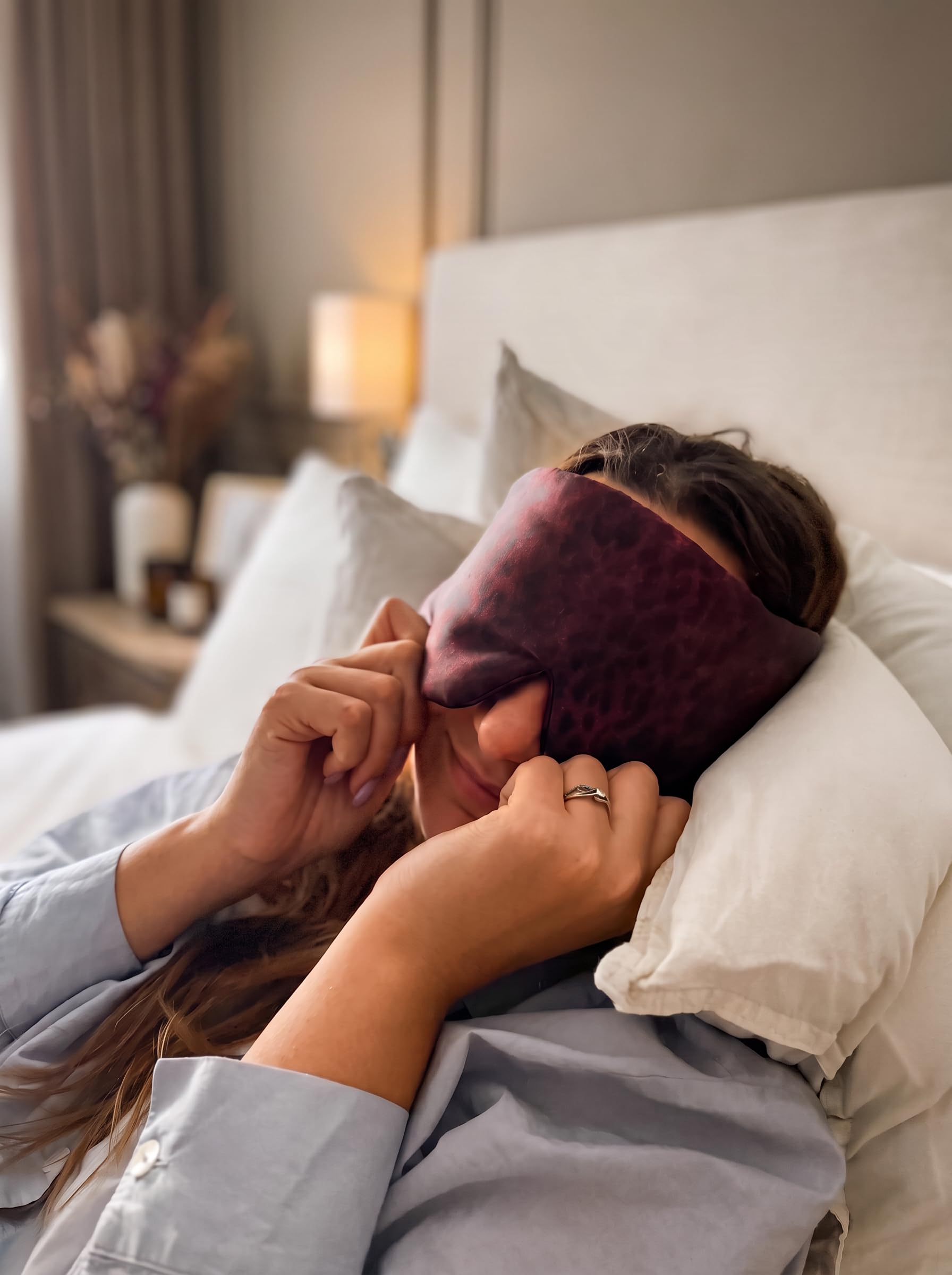 Andromeda bandeau de Sommeil 100% Soie | Bandeau de nuit occultant pour protéger les yeux de la lumière | Voyage, avion, maison, train, hôtel | Lavable | Femme et homme | Glamour