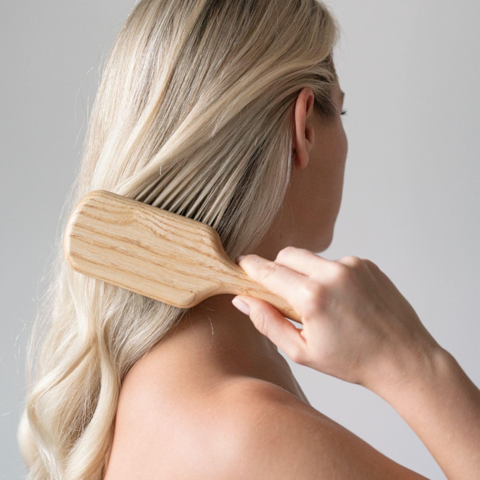 TEK – Spazzola Rettangolare con Denti Lunghi in Legno di Frassino FSC®, Fatta a Mano in Italia – Ideale per Capelli Lunghi, Molto Lunghi, Lisci e Folti – Districante e Massaggiante