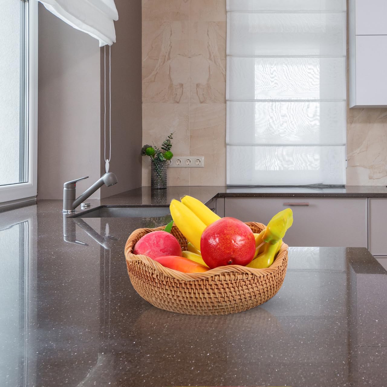 Cesta de pan de ratán trenzado redonda 9,96 x 9,96 x 3,11 pulgadas, bandeja de pan para pan, aperitivos y frutas, pequeña cesta de almacenamiento para mostrador de cocina y servir