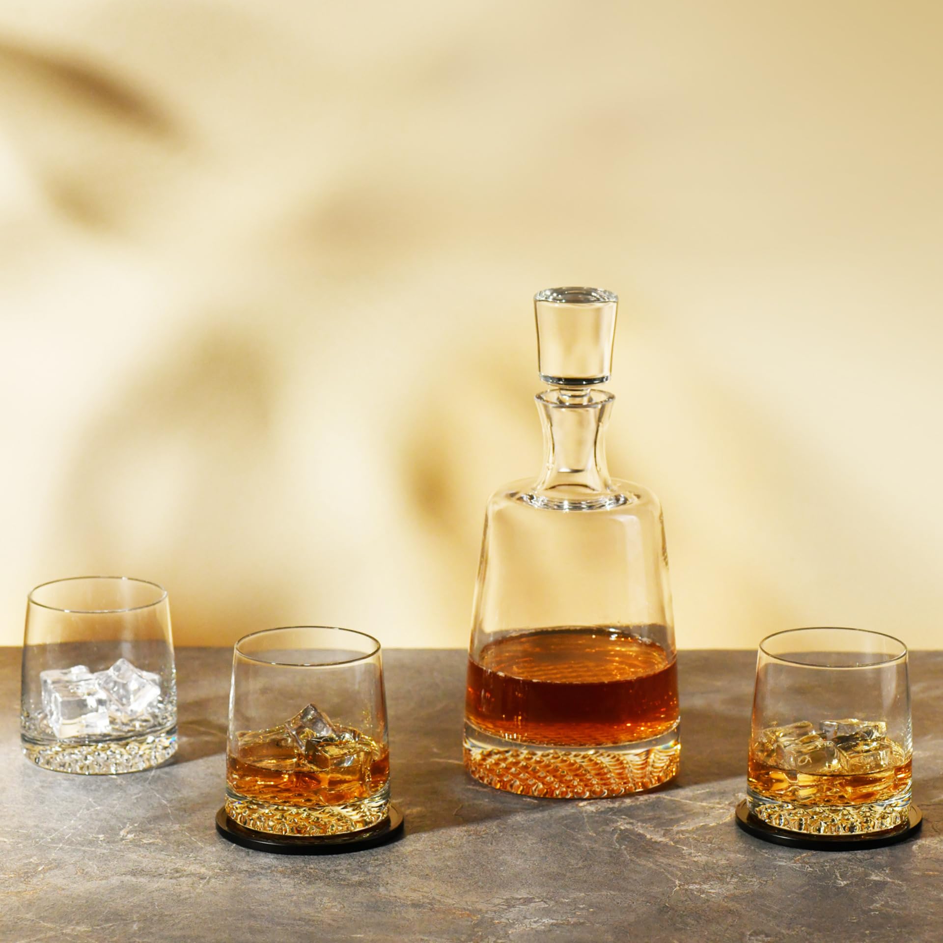 Krosno Set de whisky | 1 × decantador 950 ml y 6 × vasos 300 ml | Colección Fjord | Para casa, restaurantes y fiestas | Regalo para conocedores del whisky | Cristal sin plomo