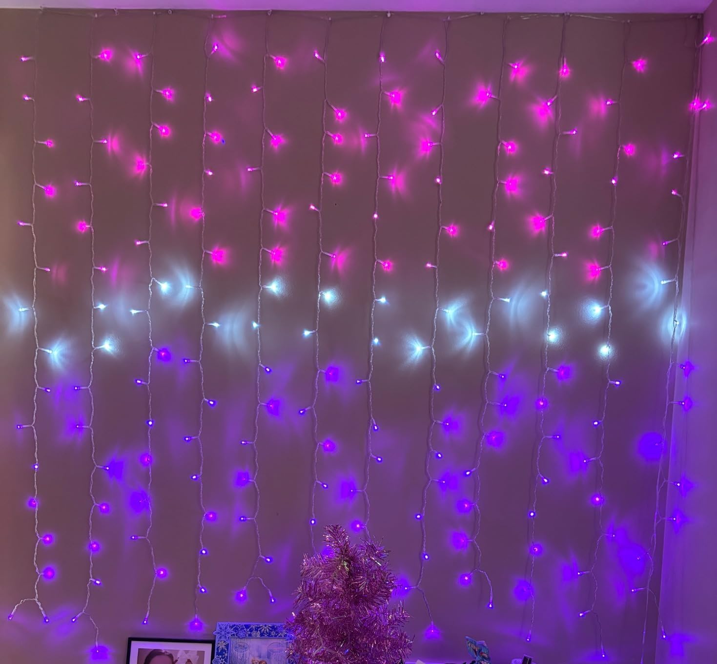 Vorhanglichter Rosa Lavendel Lila Ombre Lichterkette für Schlafzimmer Wasserfall LED Lichterkette Wandbehang Lichterkette Einhorn Meerjungfrau Kinderzimmer Kinder Teen Zimmer Dekor für Mädchen (Rosa